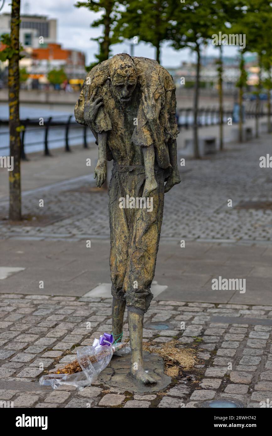 Memorial to the Great Famine Victims in Dublin, Ireland’s Great Famine, The Famine Statues