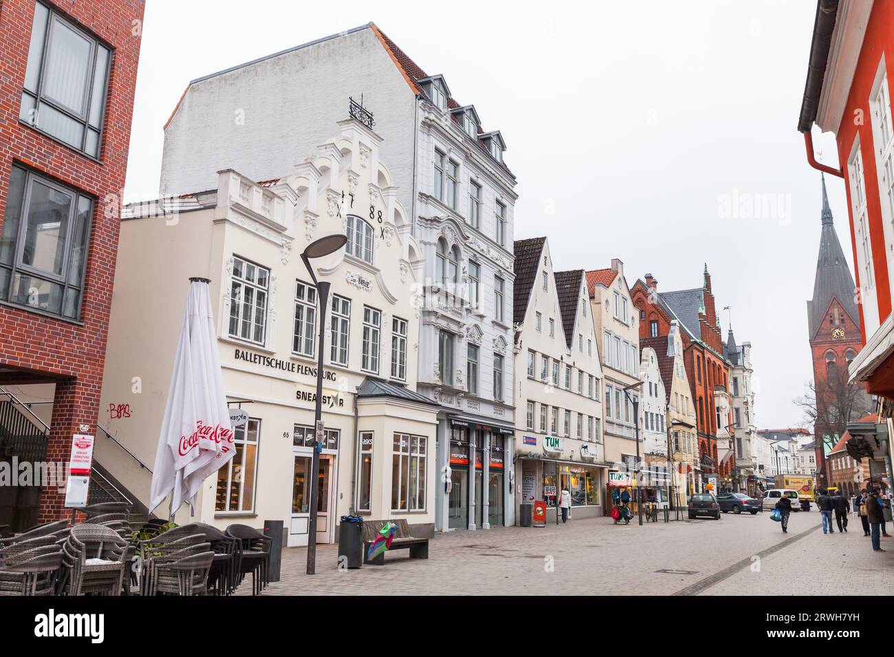 Flensburg, Deutschland - 10. Februar 2017: Die große Straße ist eine zentrale Einkaufsstraße in Flensburg Stockfoto