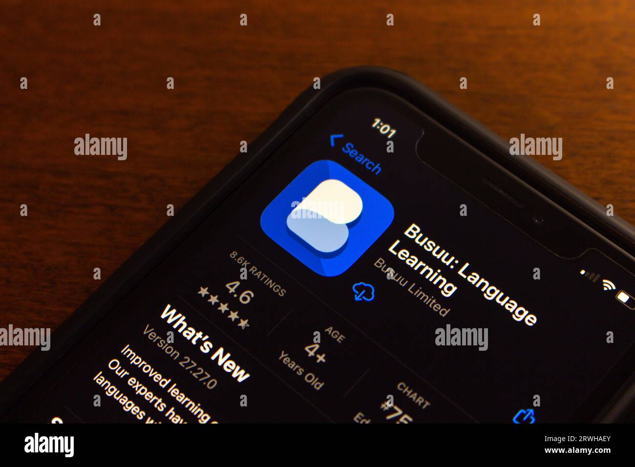 Die busuu App wird im App Store auf dem iPhone-Bildschirm angezeigt. Busuu ist ein Sprachlernplattformdienst, der es Benutzern ermöglicht, mit Muttersprachlern zu interagieren. Stockfoto