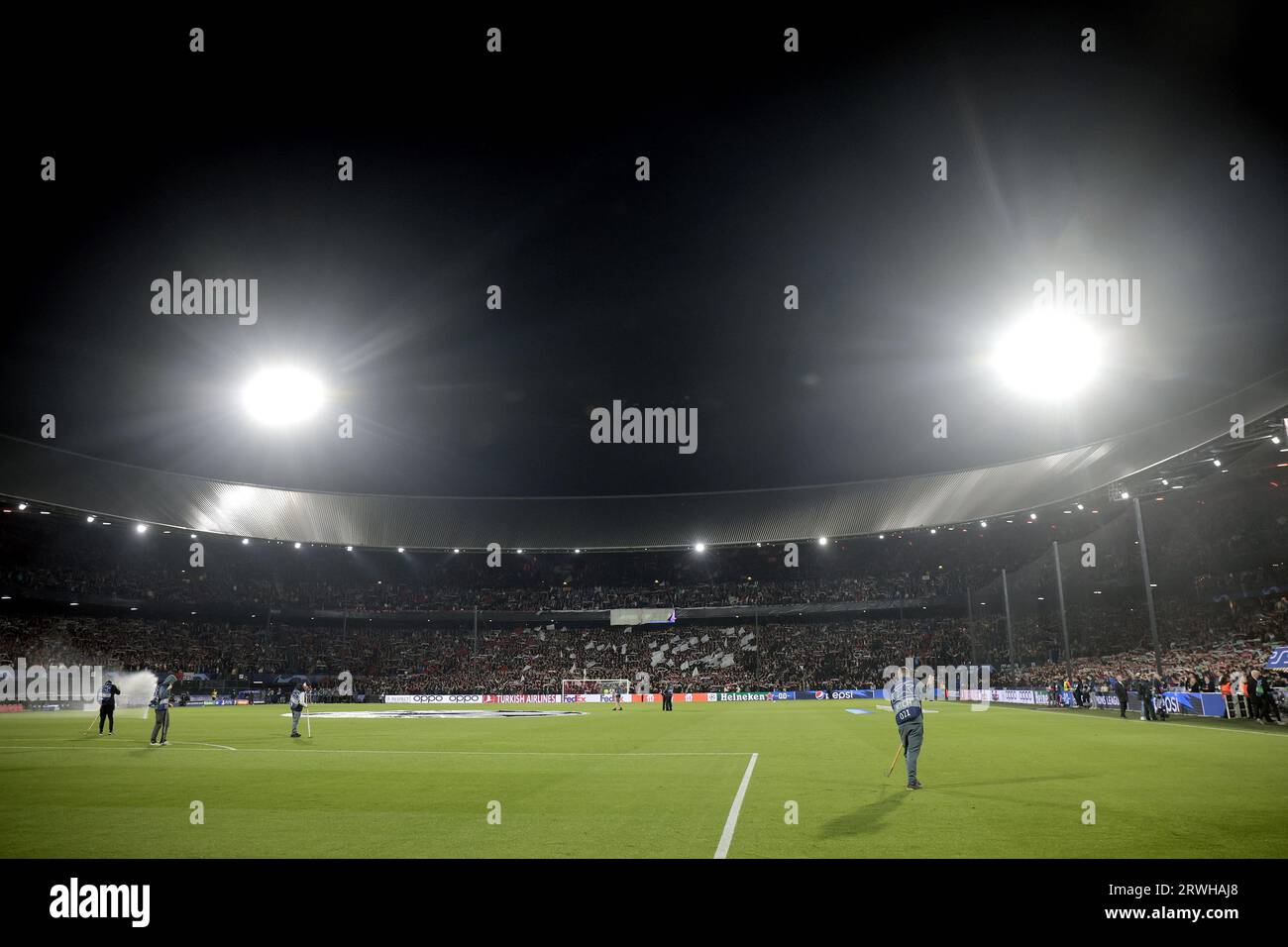 ROTTERDAM - Feyenoord Stadion de Kuip während des UEFA Champions League-Spiels zwischen Feyenoord und Celtic FC am 19. September 2023 in Rotterdam, Niederlande. ANP | Hollandse Hoogte | JEROEN PUTMANS Stockfoto