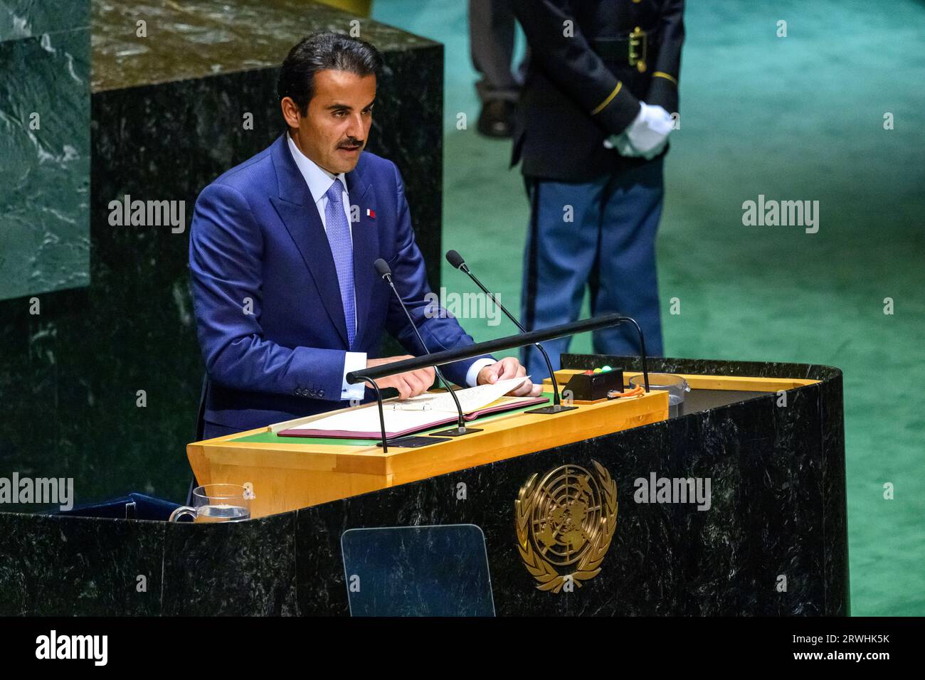 New York, USA, 19. September 2023. Scheich Tamim bin Hamad Al Thani Amir vom Staat Katar spricht vor der 78. UN-Generalversammlung im Hauptquartier der Vereinten Nationen. Quelle: Enrique Shore/Alamy Live News Stockfoto