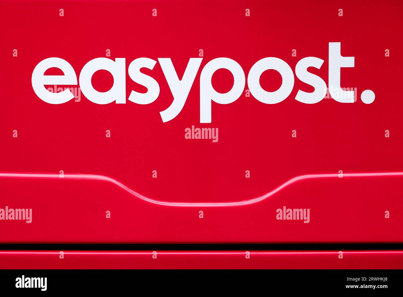 EasyPost-Logo auf einem Fahrzeug. EasyPost ist eine Versand-API, die komplexe Logistikprobleme für E-Commerce-Unternehmen löst Stockfoto