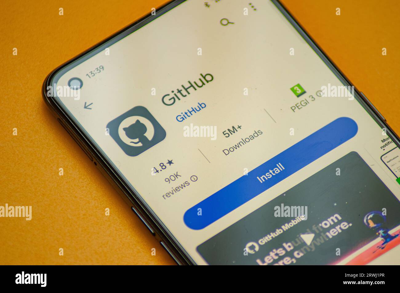 Madrid, Spanien. 09 15 2023: Selective Focus, Github App wird im App Store auf einem Smartphone gesehen Stockfoto