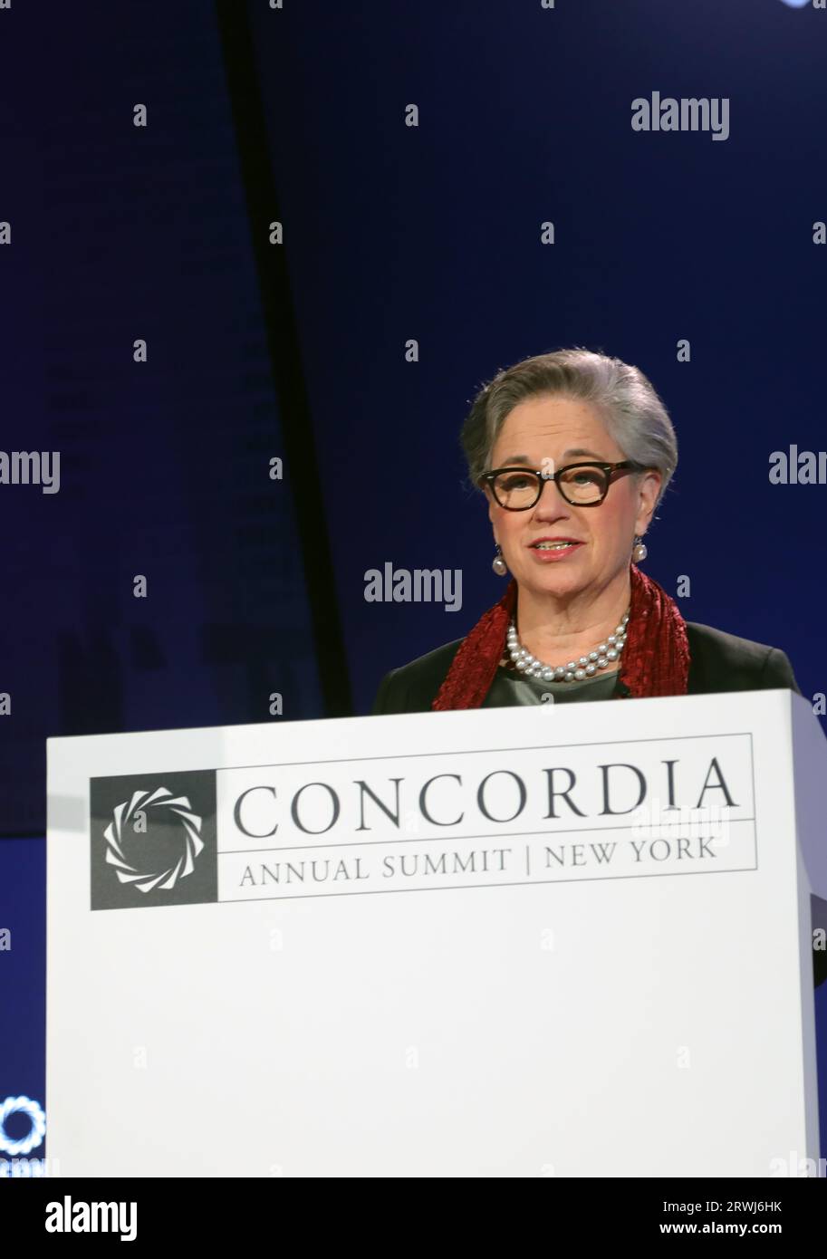 New York, New York, USA. September 2023. Caroline Scullin, Global Communications Strategist und stellvertretende Vorstandsvorsitzende von Concordia, nimmt am Concordia Annual Summit am 19. September 2023 in New York City Teil. Quelle: Chris Moore/Media Punch/Alamy Live News Stockfoto