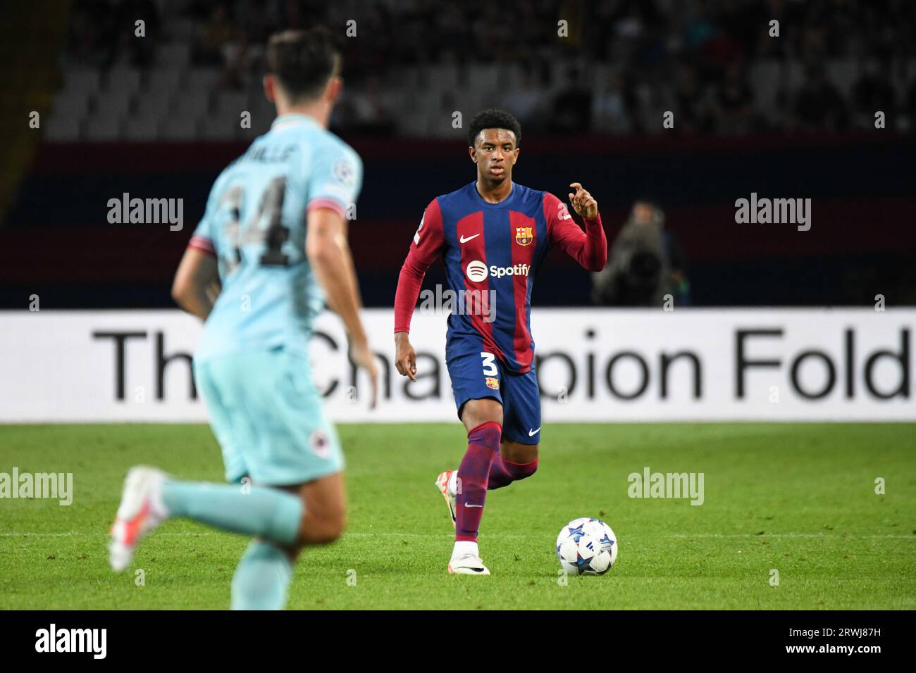 Barcelona, Spanien. September 2023. BARCELONA, SPANIEN - 19. SEPTEMBER: Balde treibt den Ball während des UEFA Champions League Gruppe H Matches FC Barcelona und Antwerpen am 19. September 2023 im Montjuic Stadium in Barcelona, Spanien. (Foto von Sara Aribó/PxImages) Credit: PX Images/Alamy Live News Stockfoto