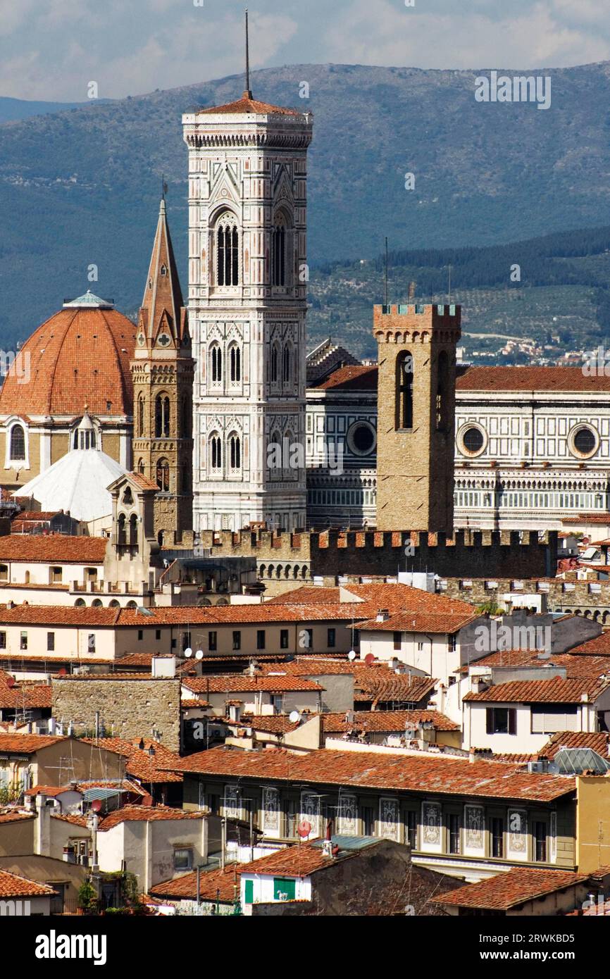 Die Kathedrale von Florenz mit ihrem Glockenturm von Giotto Stockfoto