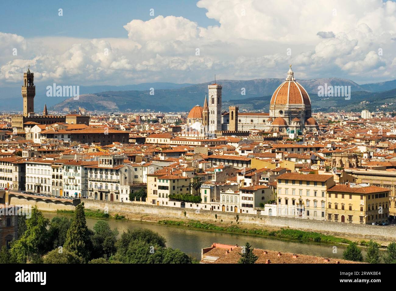 Ein Teil der Stadt Florenz liegt am Arno Stockfoto