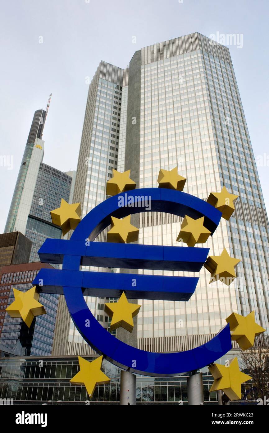 Das Euro-Zeichen im Bankenviertel Frankfurt am Main Stockfoto