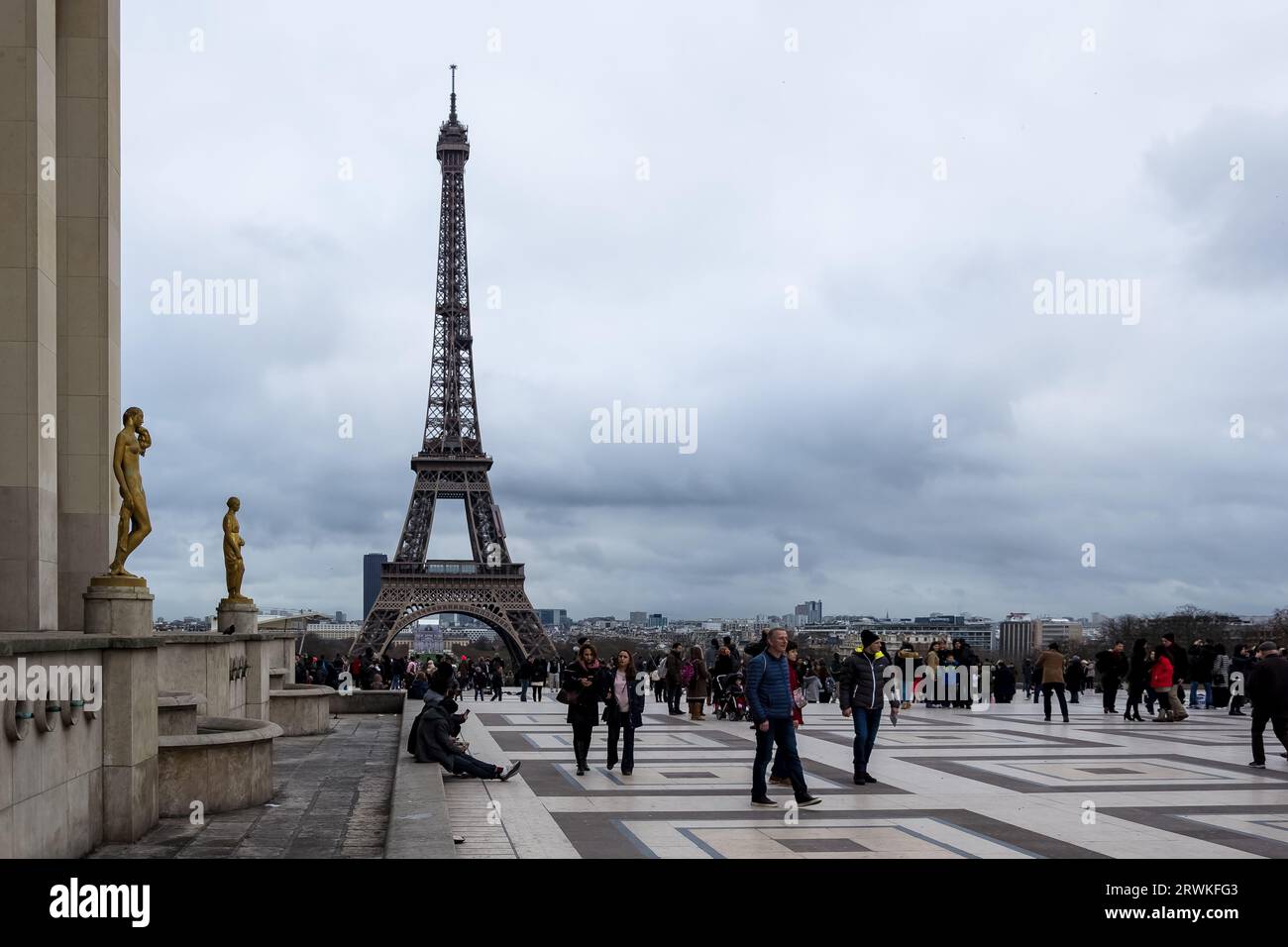 Stadtlandschaft von Paris vom Trocadéro, dem Ort des Palais de Chaillot, einem Gebiet von Paris, Frankreich, im 16. Arrondissement. Stockfoto
