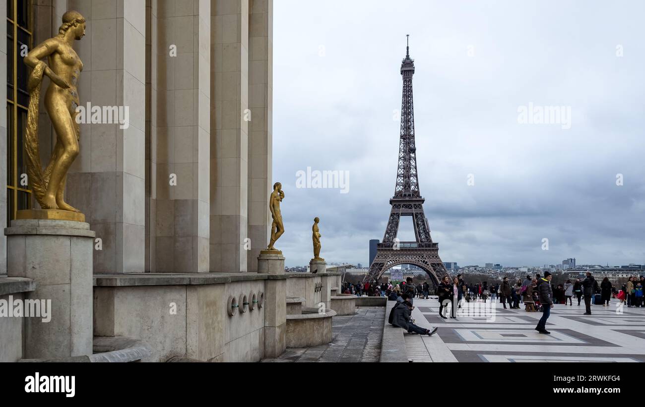 Stadtlandschaft von Paris vom Trocadéro, dem Ort des Palais de Chaillot, einem Gebiet von Paris, Frankreich, im 16. Arrondissement. Stockfoto