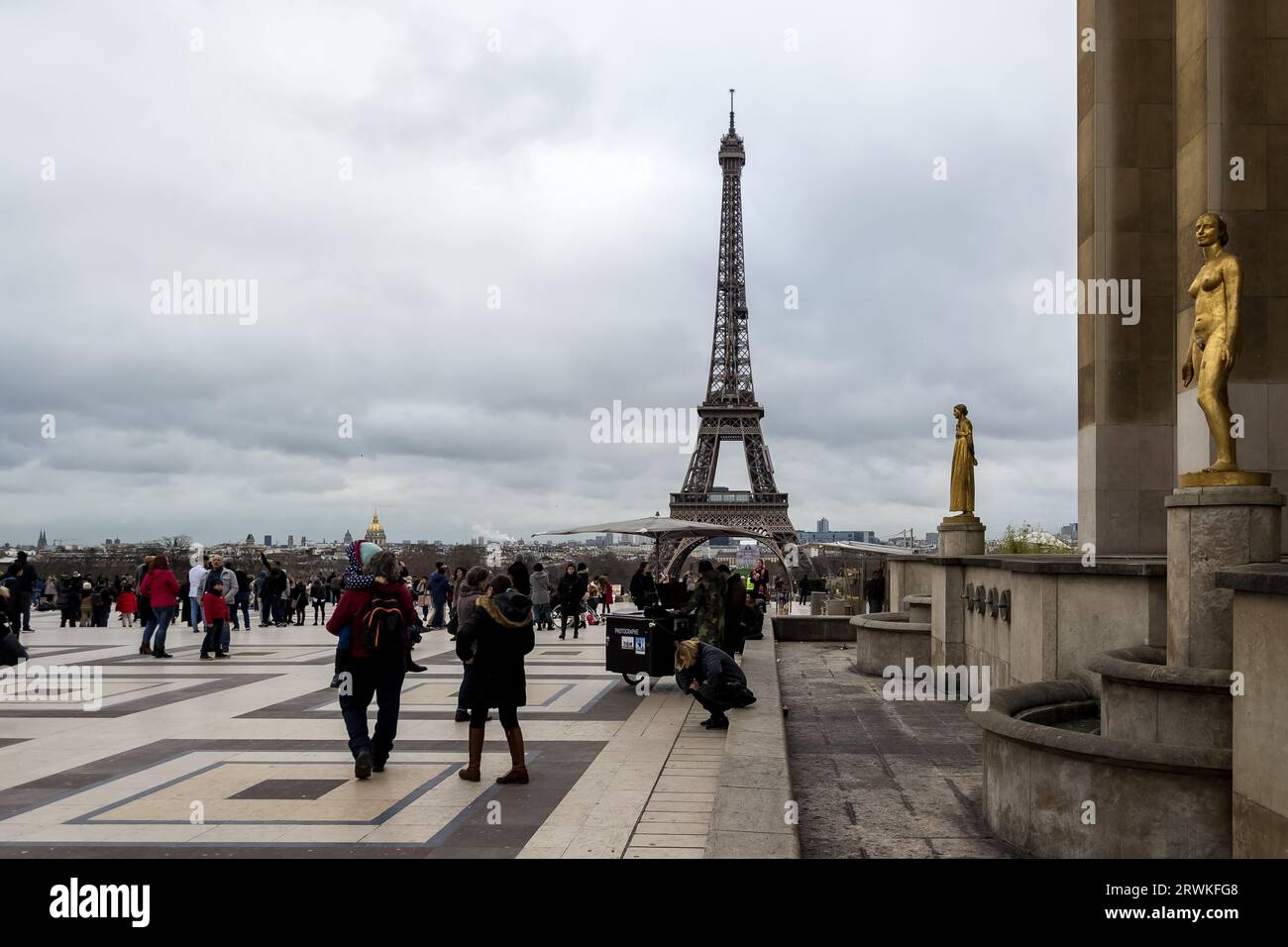 Stadtlandschaft von Paris vom Trocadéro, dem Ort des Palais de Chaillot, einem Gebiet von Paris, Frankreich, im 16. Arrondissement. Stockfoto