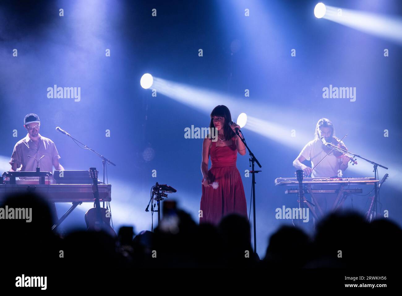 Barcelona, Spanien. 2023.09.19. Feist-Sänger treten auf der Bühne des Razzmatazz am 19. September 2023 in Barcelona auf. Stockfoto
