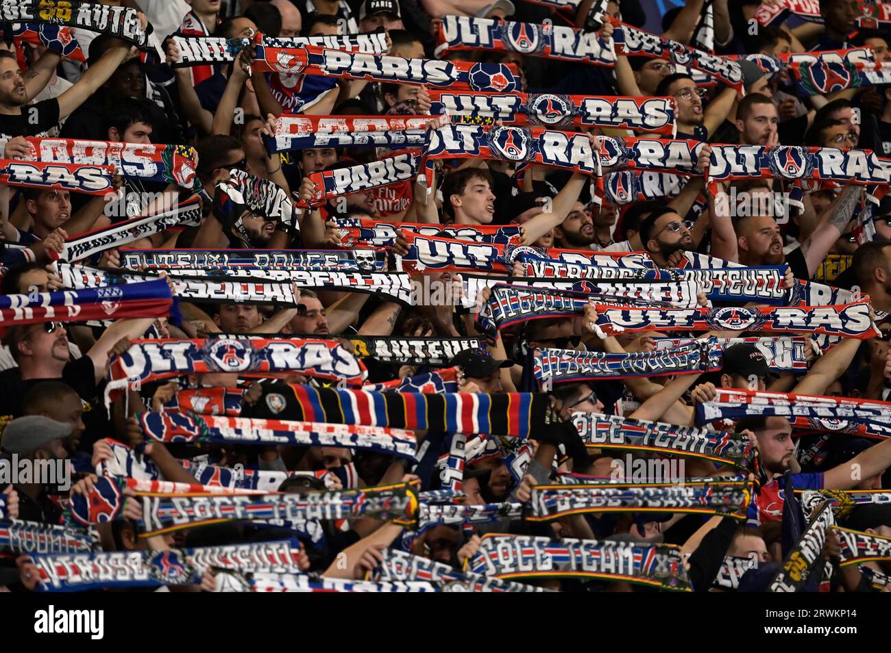 Paris, Frankreich. September 2023. Julien Mattia/Le Pictorium - Spiel PSG - Borussia Dortmund - 19/09/2023 - Frankreich/Ile-de-France (Region)/Paris - Paris Ultras während des ersten Spiels der Gruppe F der Champions League zwischen PSG und Borussia Dortmund im Parc des Princes am 19. September 2023. Quelle: LE PICTORIUM/Alamy Live News Stockfoto