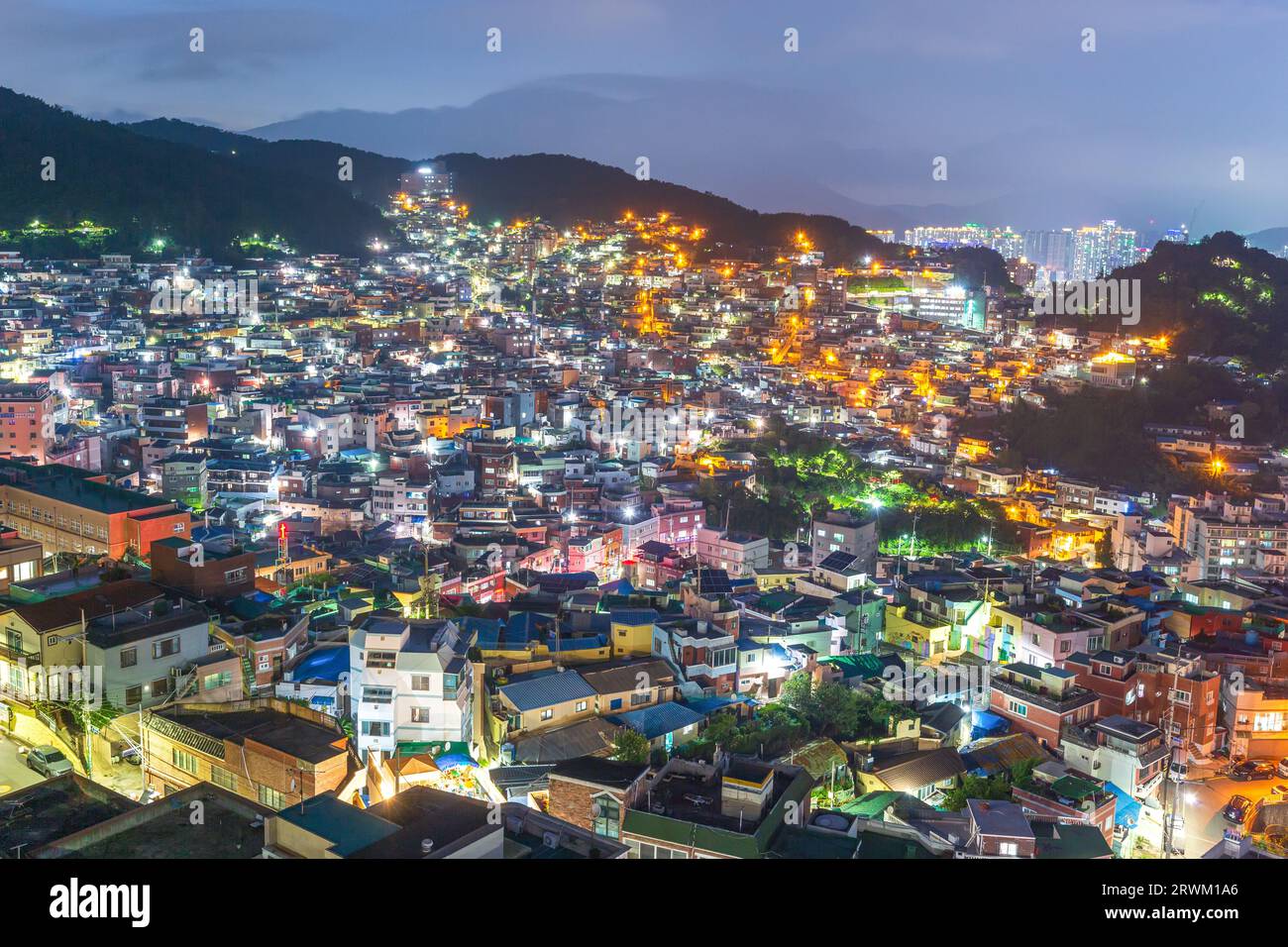 Der nächtliche Blick auf die Stadt vom Observatorium Stockfoto