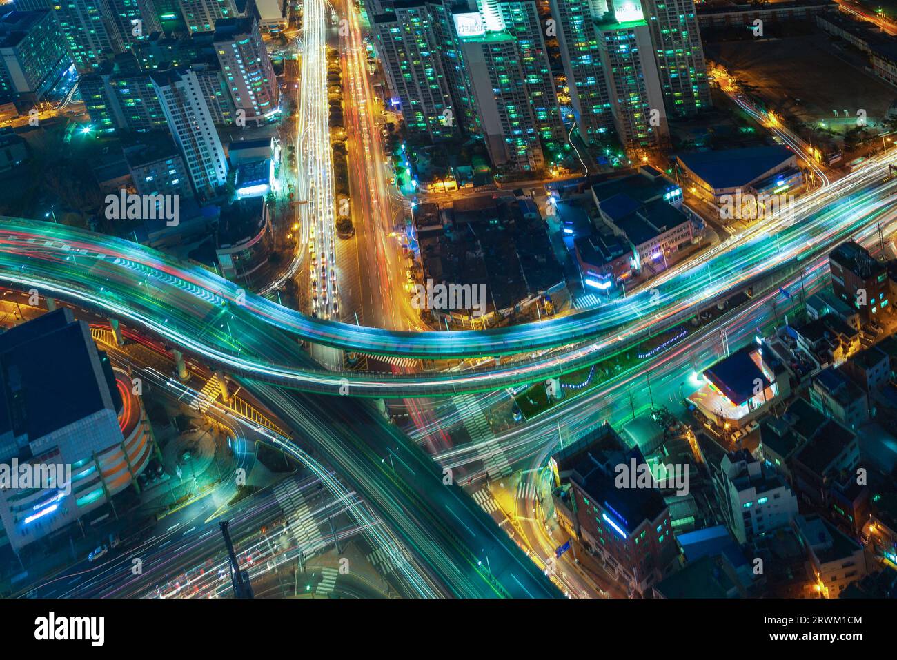 Der nächtliche Blick auf die Stadt vom Observatorium Stockfoto