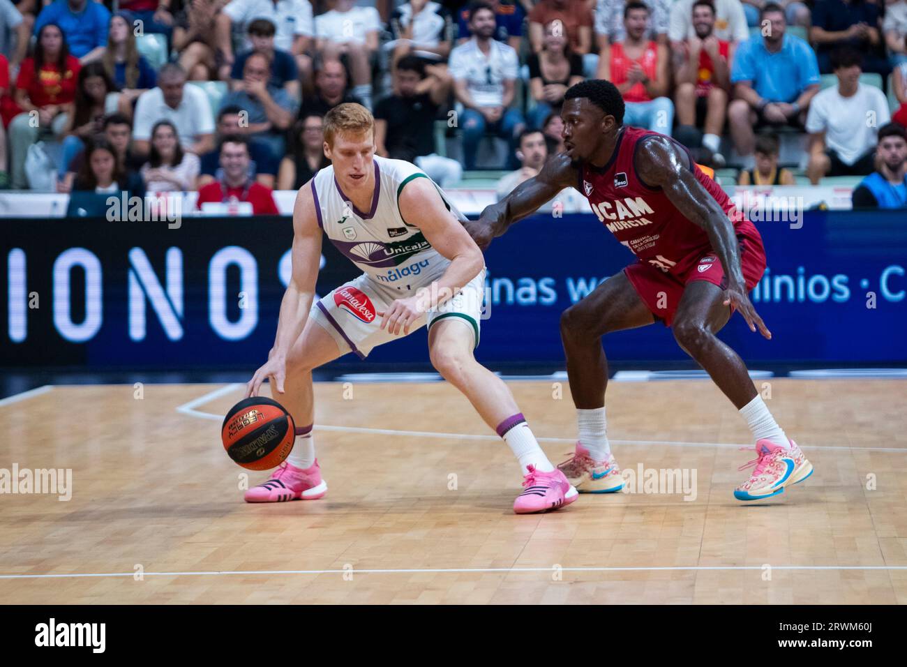 Murcia Region von Murcia Spanien 16. September 2023. ALBERTO Díaz ORTIZ Basis von Unicaja Dylan Ennis Escolta Estanidense von Ucam Murcia während des Spiels U Stockfoto