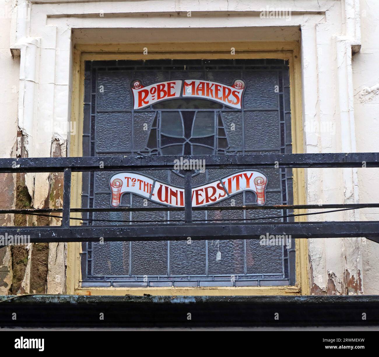 Circle Vintage Shop Buntglas - Kleidermacher an der Universität, Durham, 41 Saddler St, Durham, County Durham, ENGLAND, GROSSBRITANNIEN, DH1 3NU Stockfoto