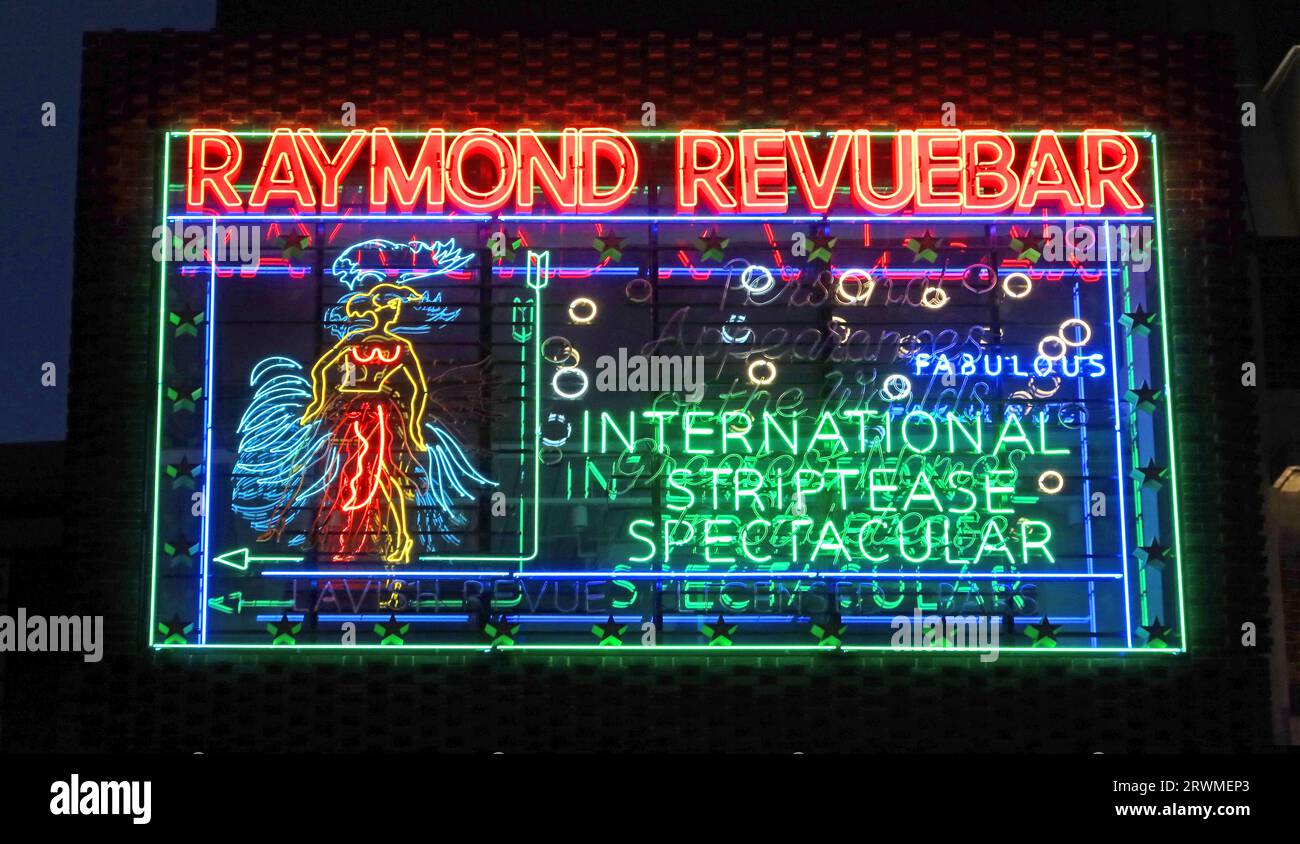 Raymond Revuebar - fabelhafte internationale Striptease spektakulär, Eingang Neon Schild, in Walker's CT, London, England, UK, W1F 0SD Stockfoto