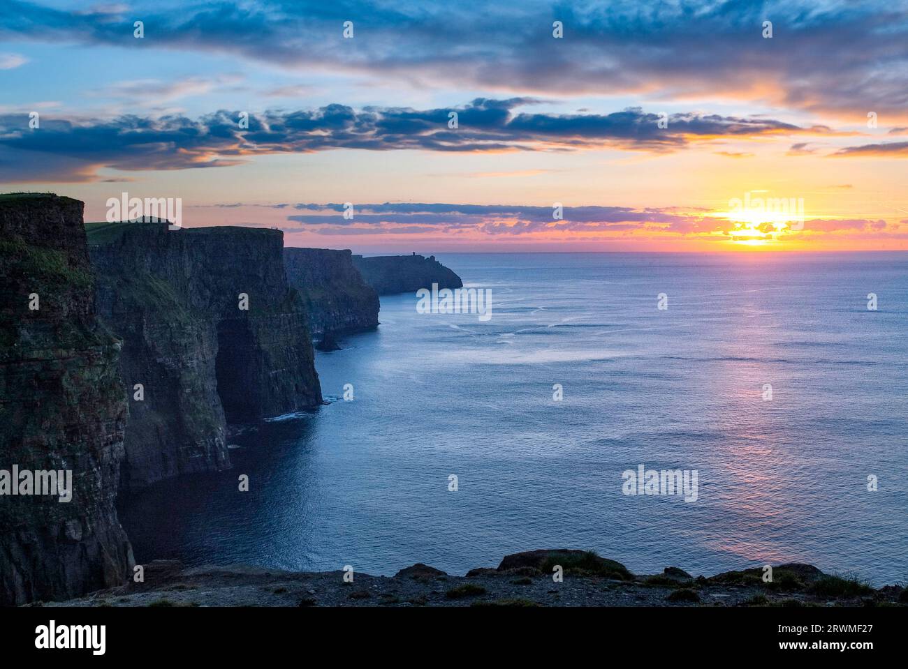 Sonnenuntergang an den Klippen von Moher, County Clare, Irland Stockfoto