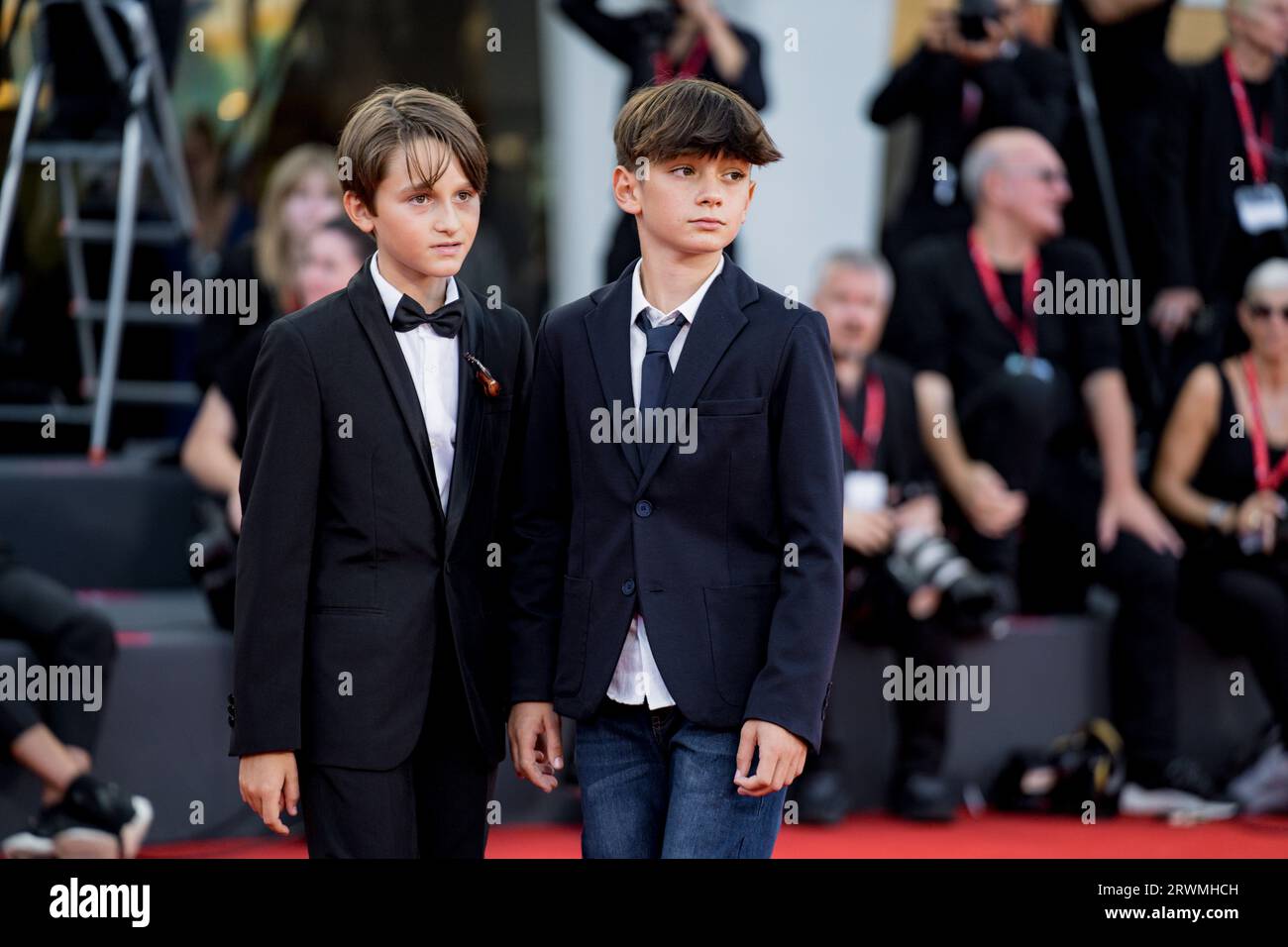 VENEDIG, ITALIEN - SEPTEMBER 07: Leonardo Maria Moranzoni und Alessandro Zappella besuchen einen roten Teppich für den Film „Lubo“ beim 80. Venedig Internatio Stockfoto