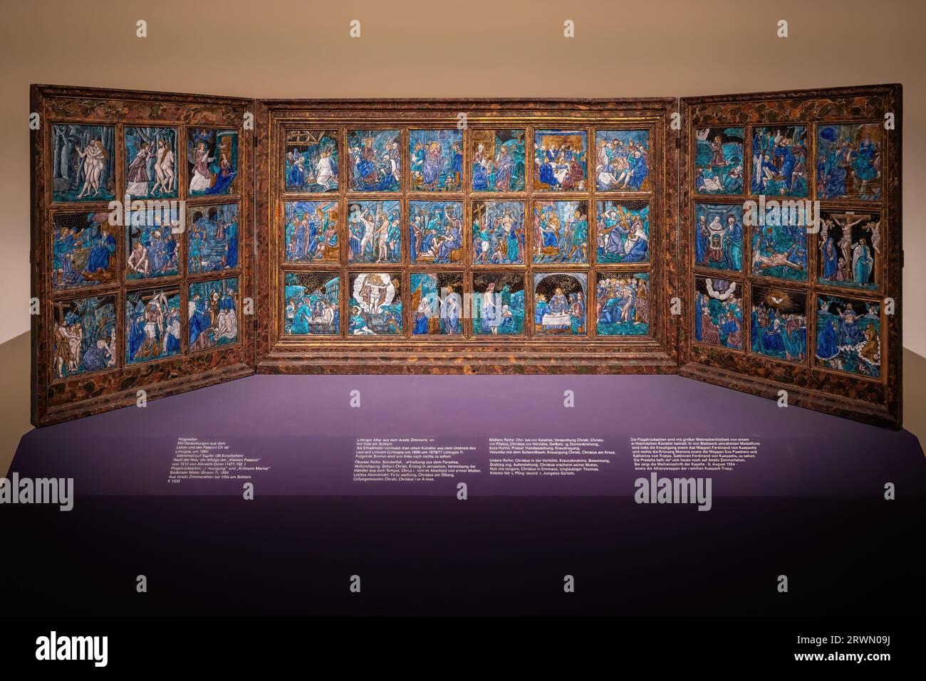 Geflügelter Altar mit Darstellungen aus Leben und Leidenschaft Christi im Ferdinandeum - Tiroler Landesmuseum - Innsbruck, Österreich Stockfoto