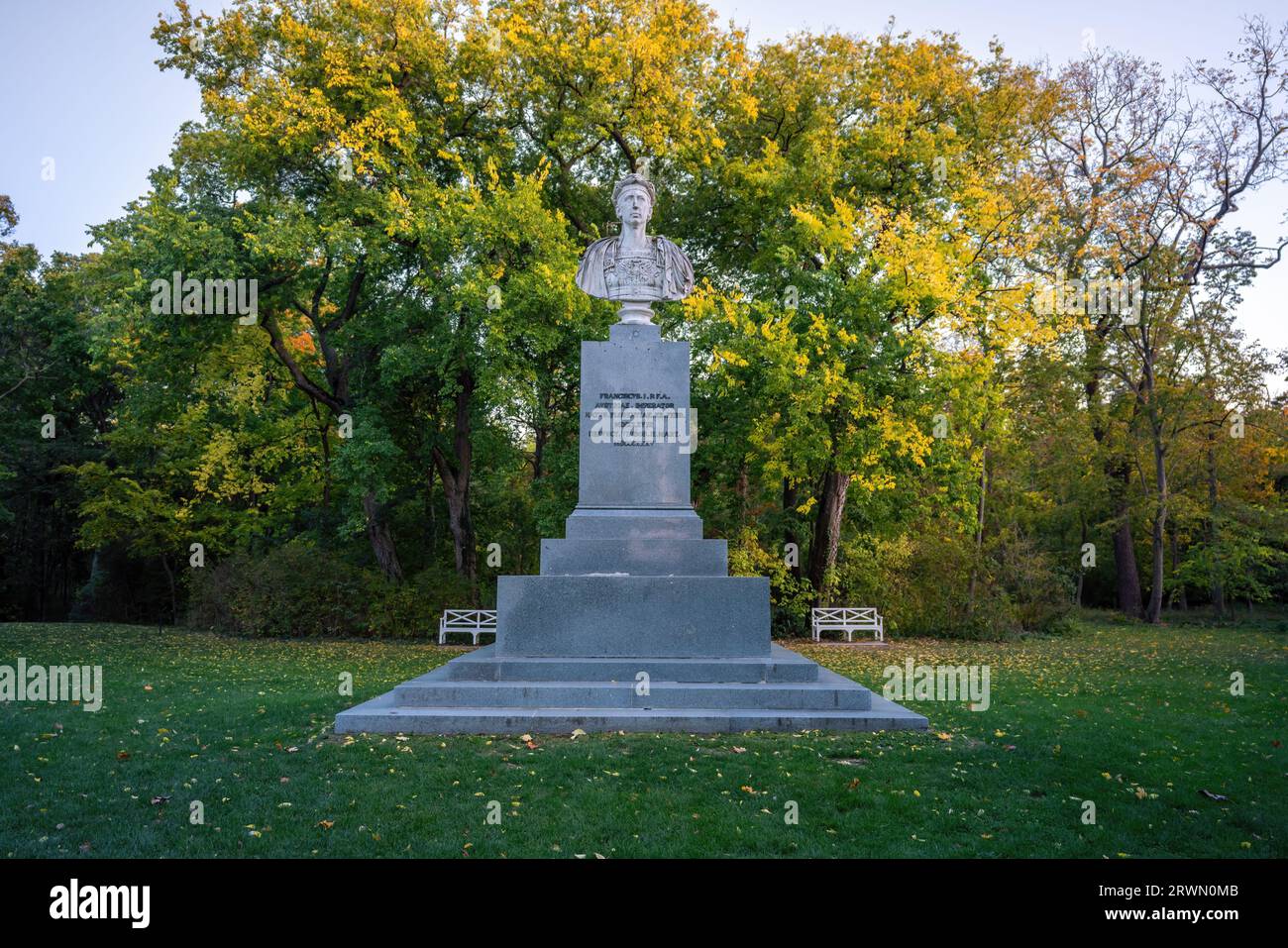 Denkmal für Kaiser Franz I. im Schlosspark Laxenburg - Laxenburg, Österreich Stockfoto