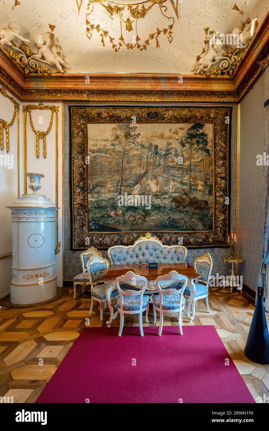 Schreibzimmer oder Blauer Salon - Staatsräume der Residenz Teil des DomQuartier Museen - Salzburg, Österreich Stockfoto