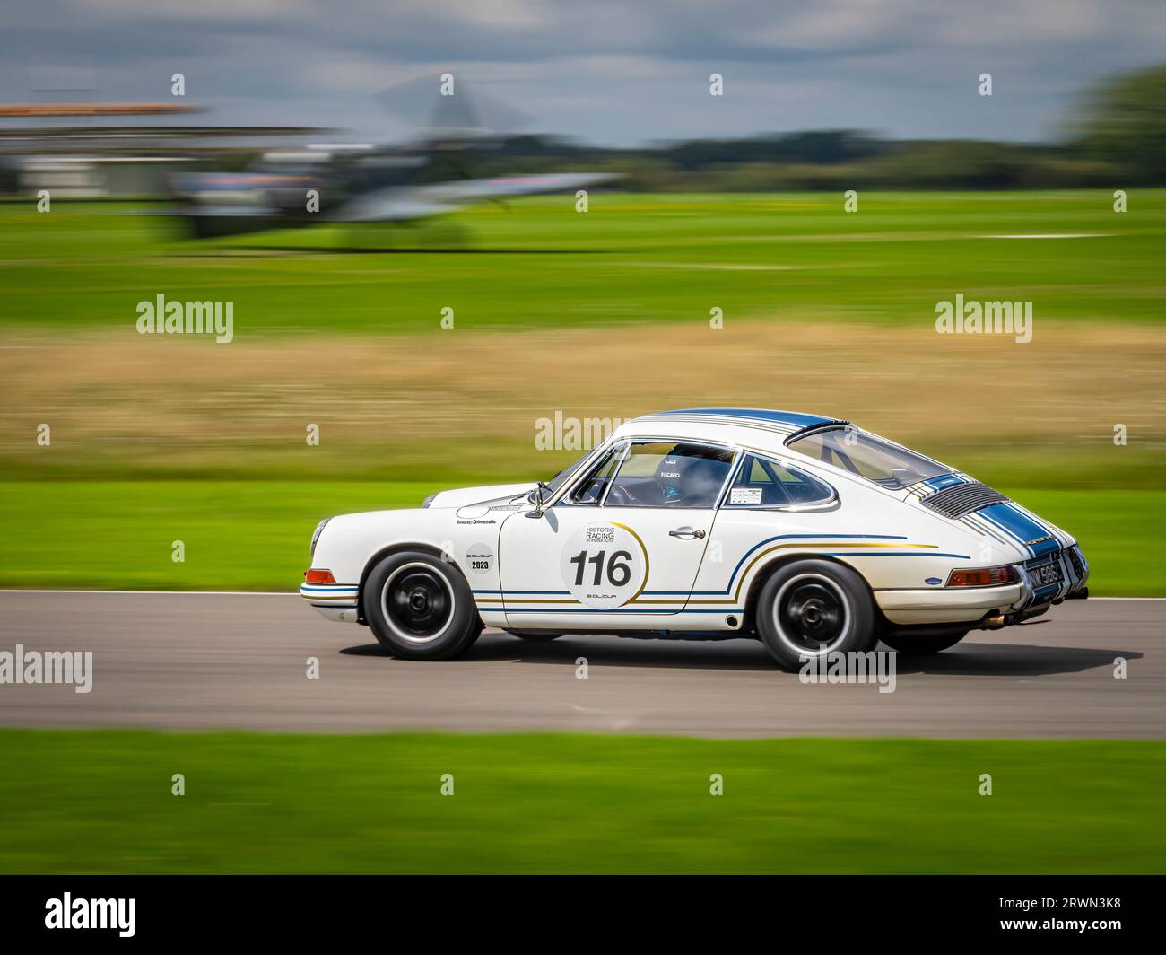 Porsche 911 Oldtimer-Test auf Goodwood Motor Racing Circuit, West Sussex UK 2023 Stockfoto