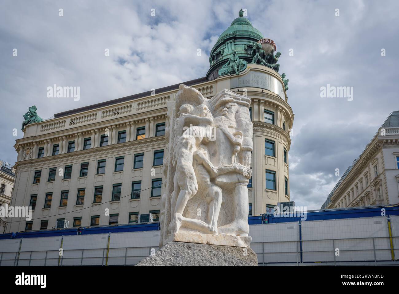 Tor der Gewalt Skulptur Teil der Gedenkstätte gegen Krieg und Faschismus von Alfred Hrdlicka am Albertinaplatz - Wien, Österreich Stockfoto