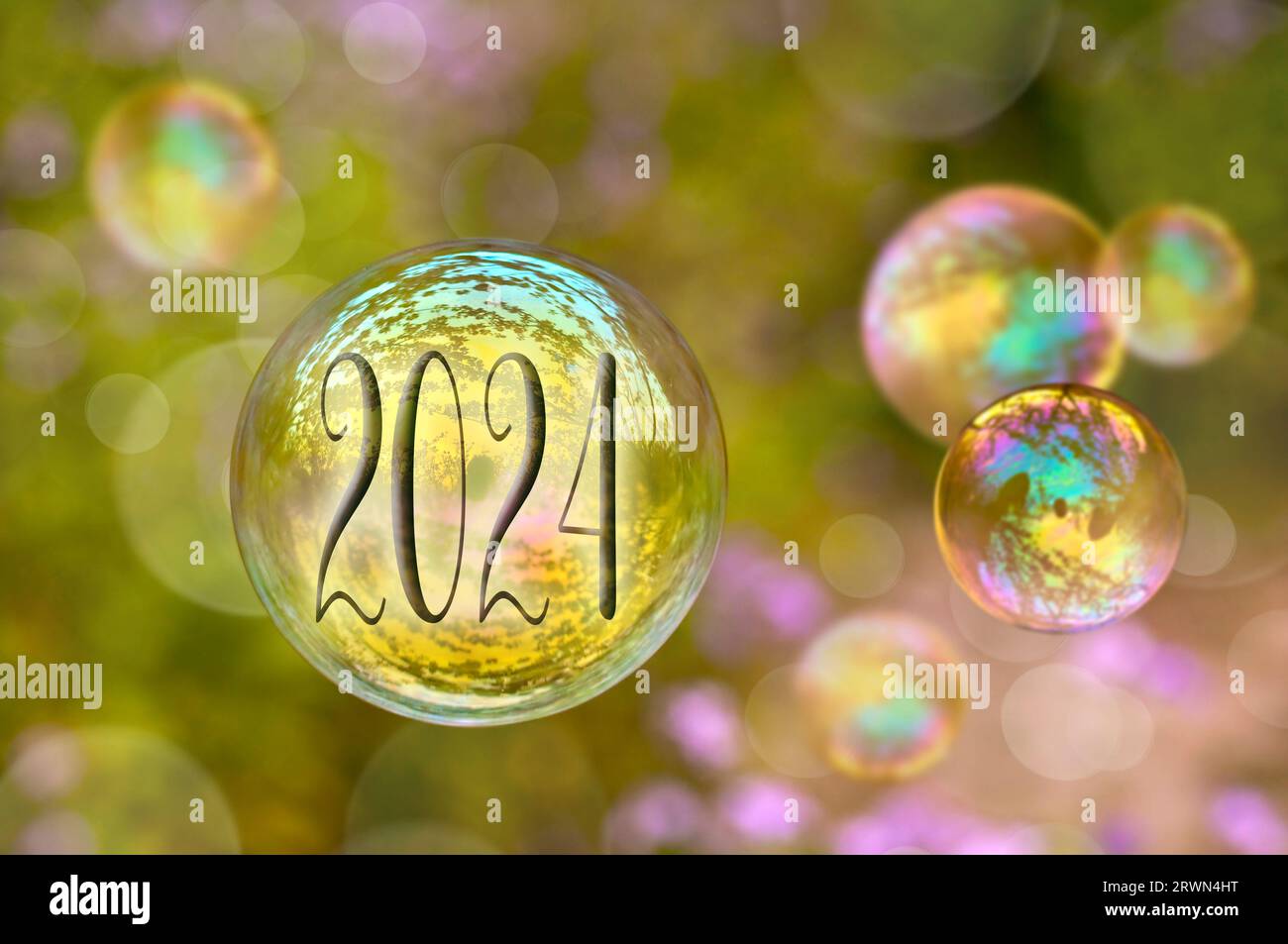 2024 auf Seifenblase, Weihnachtsneujahr, grüne Natur und Grußkarte mit Leichtigkeit Stockfoto