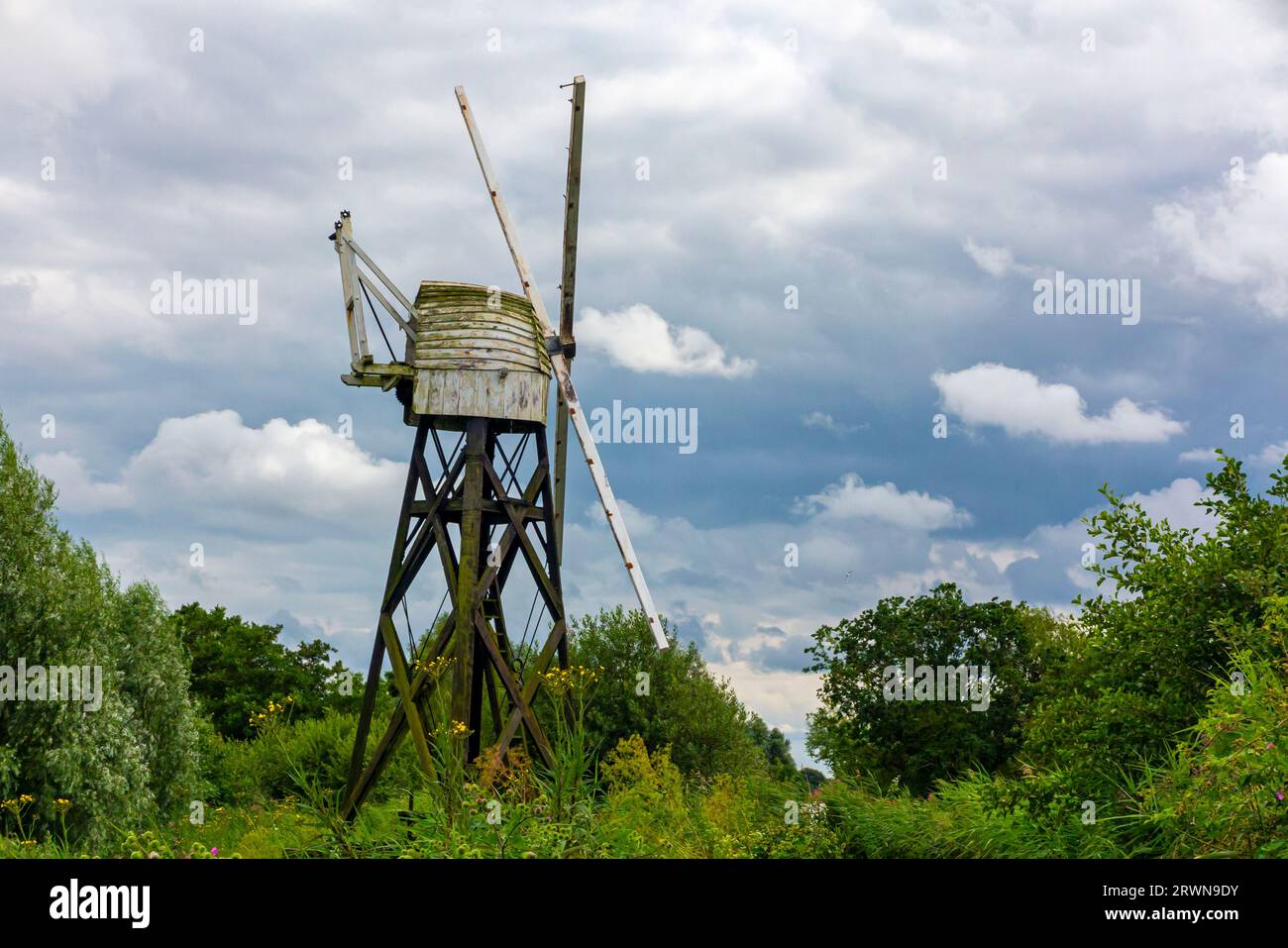 Boardman's Mill eine denkmalgeschützte Entwässerungsmühle am Fluss Ant in der Nähe von Ludham in den Norfolk Broads England, die 1897 von Daniel England gebaut wurde und bis 1938 in Betrieb war. Stockfoto