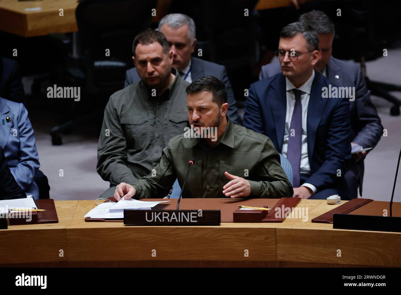 New York, Usa. September 2023. Der ukrainische Präsident Wolodymyr Zelenskyy spricht auf der Tagung des Sicherheitsrats der Vereinten Nationen, um die Ziele und Grundsätze der VN-Charta durch wirksamen Multilateralismus, die Wahrung des Friedens und der Sicherheit der Ukraine auf der 78. Tagung der Allgemeinen Aussprache am Mittwoch, den 20. September, im Hauptquartier der Vereinten Nationen aufrechtzuerhalten. 2023 in New York City. Foto von Jason Szenes/UPI Credit: UPI/Alamy Live News Stockfoto