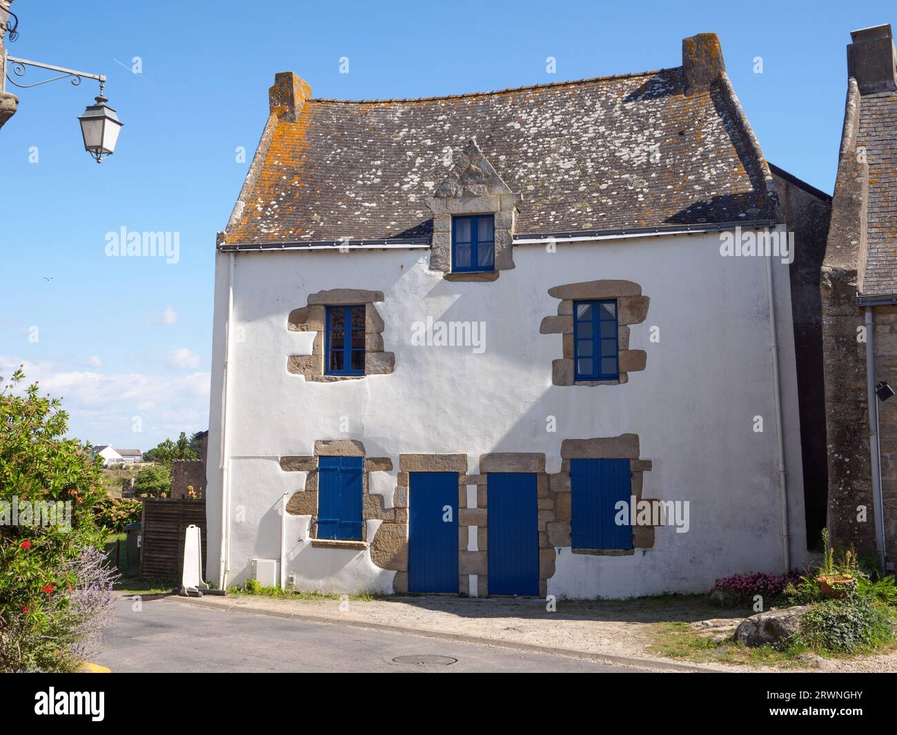 Se4mi freistehende Steinhäuser in Kervalet, Bretagne Stockfoto