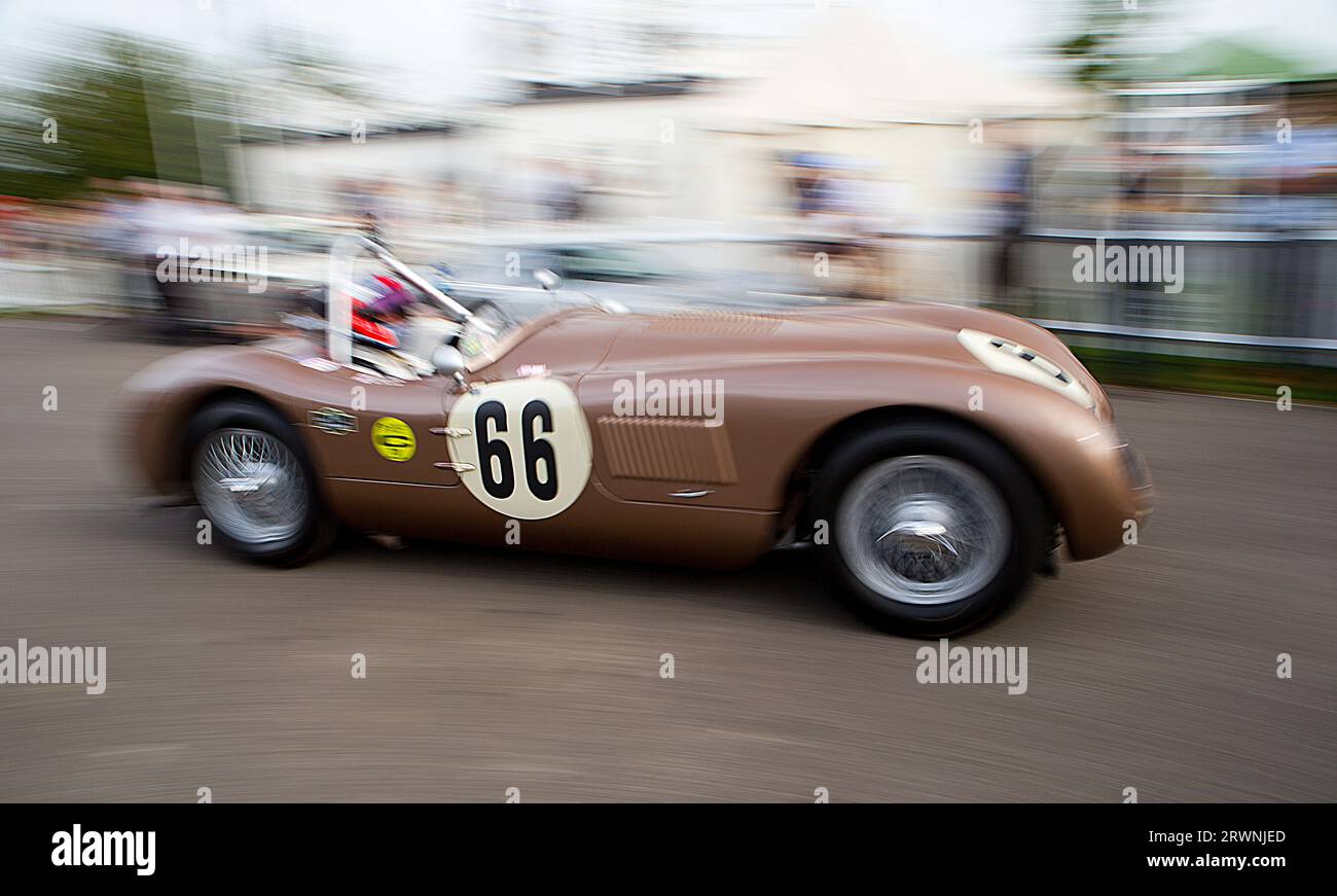 1952 Jaguar C-TYPE mit Jenson Button/Alex Buncombe bei der Freddie March Memorial Trophy beim Goodwood Revival Meeting am 8. September 2023 in Chich Stockfoto