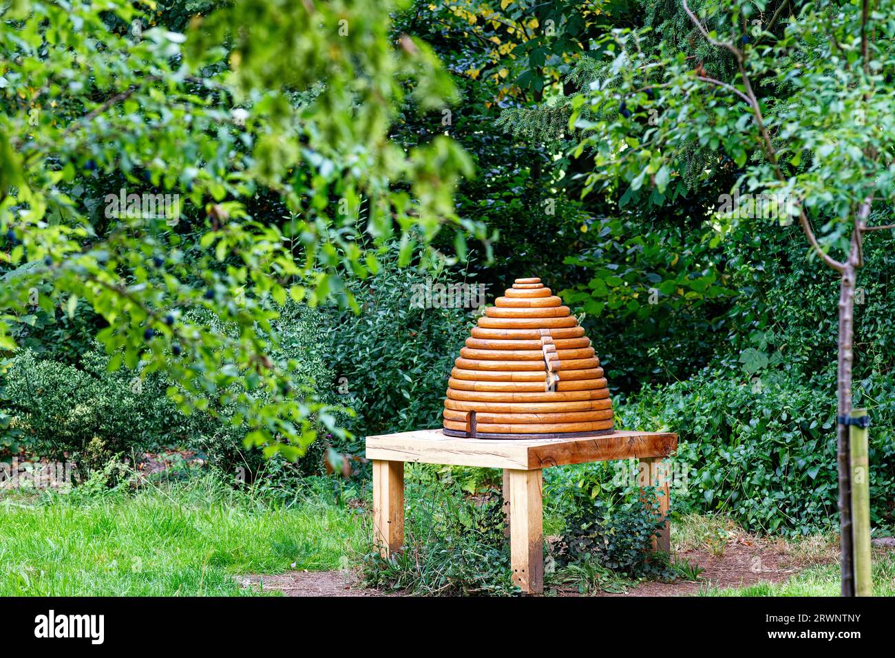 Holzmodell Bienenstock auf dem Gelände des Marble Hill House, Twickenham, London Stockfoto