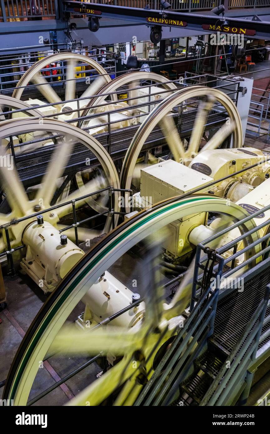Das verwinkelte Haus im San Francisco Cable Car Museum, San Francisco, Kalifornien, USA Stockfoto