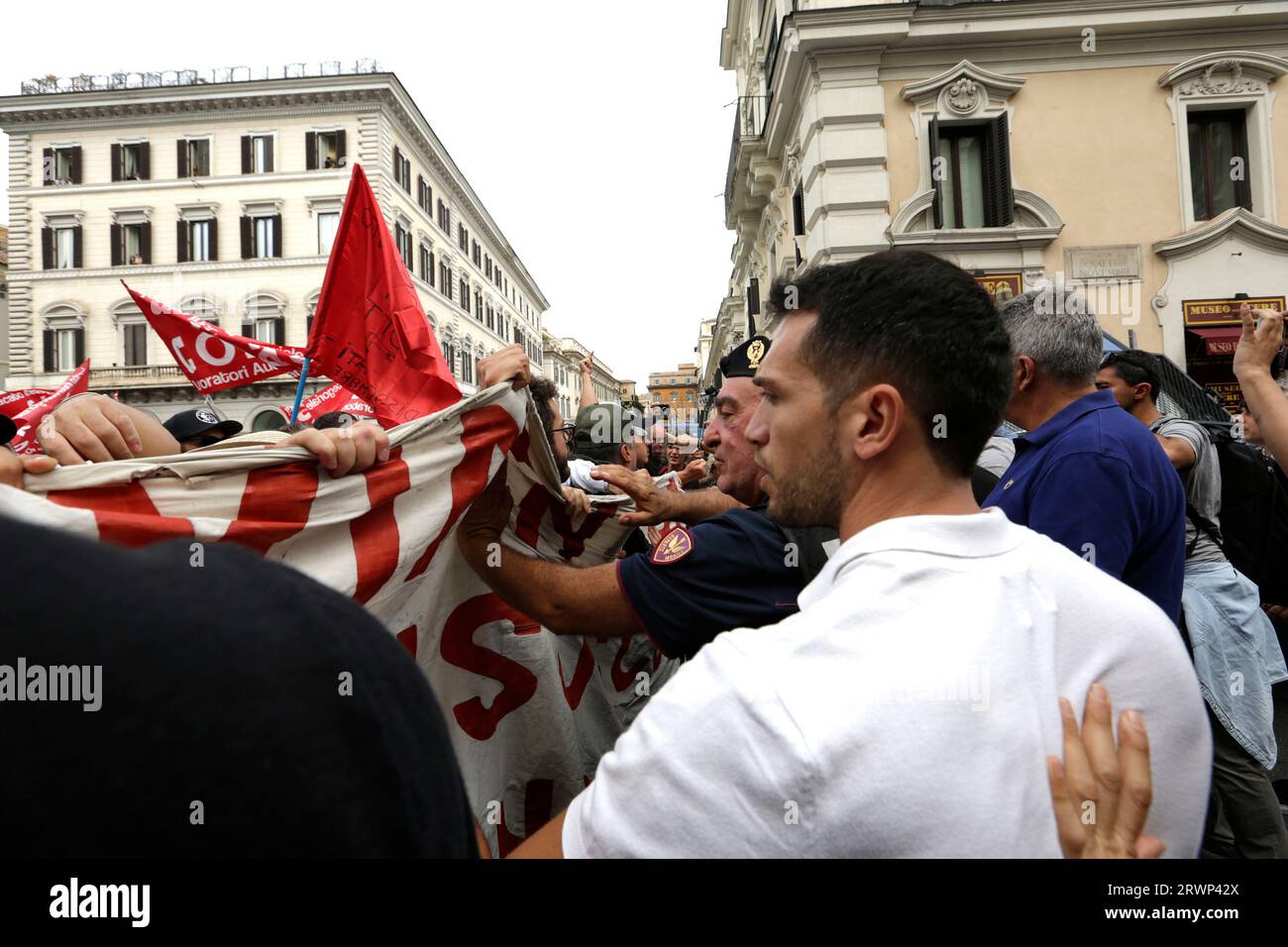 Roma, manifestazione dei Disoccupati Organizzati napoletani, contro il taglio del reddito di cittadinanza Stockfoto