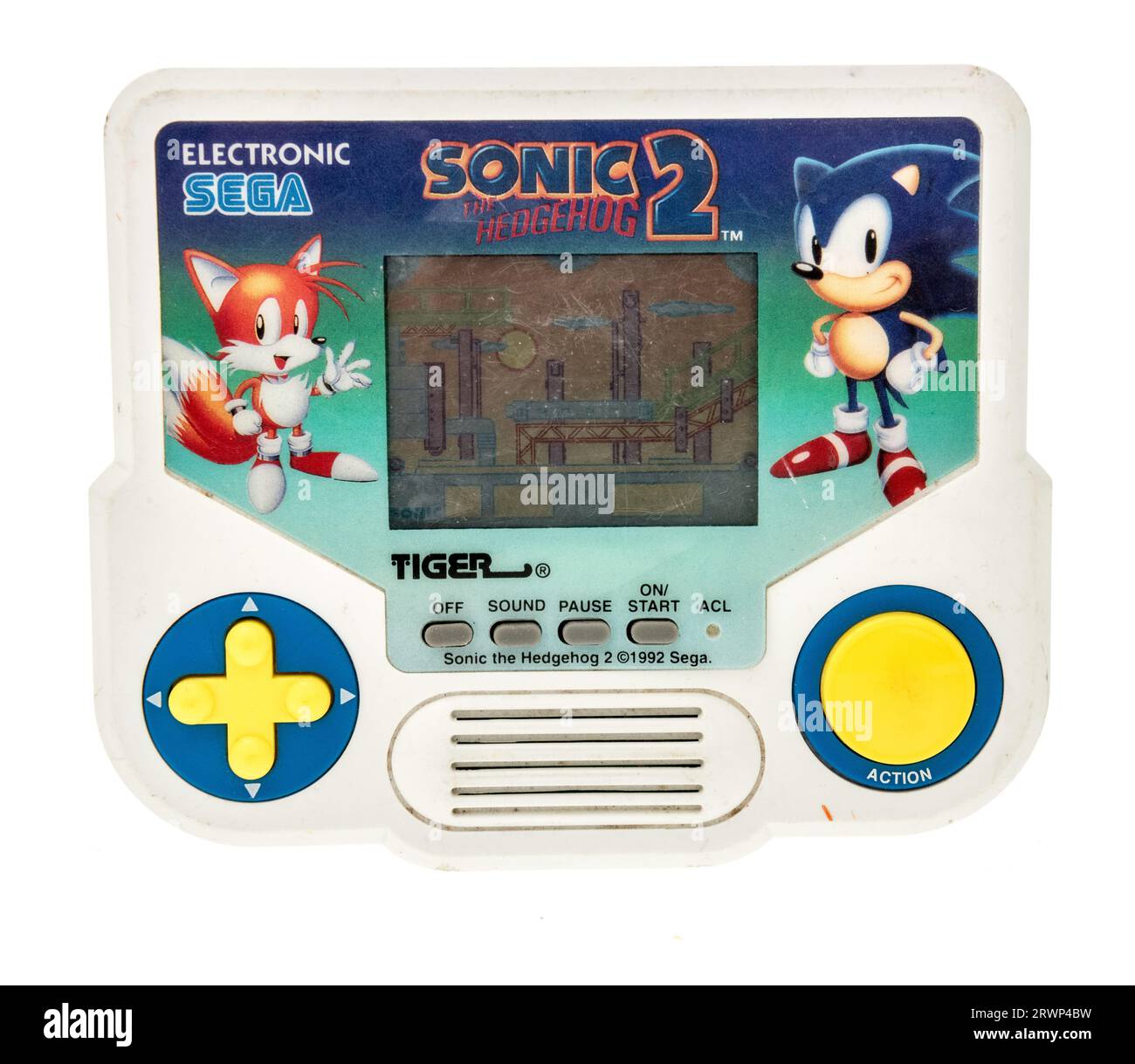 Winneconne, WI - 12. August 2023: Ein Paket von Sonic the Hedgehog, klassisches handgehaltenes Videospiel auf einem isolierten Hintergrund Stockfoto