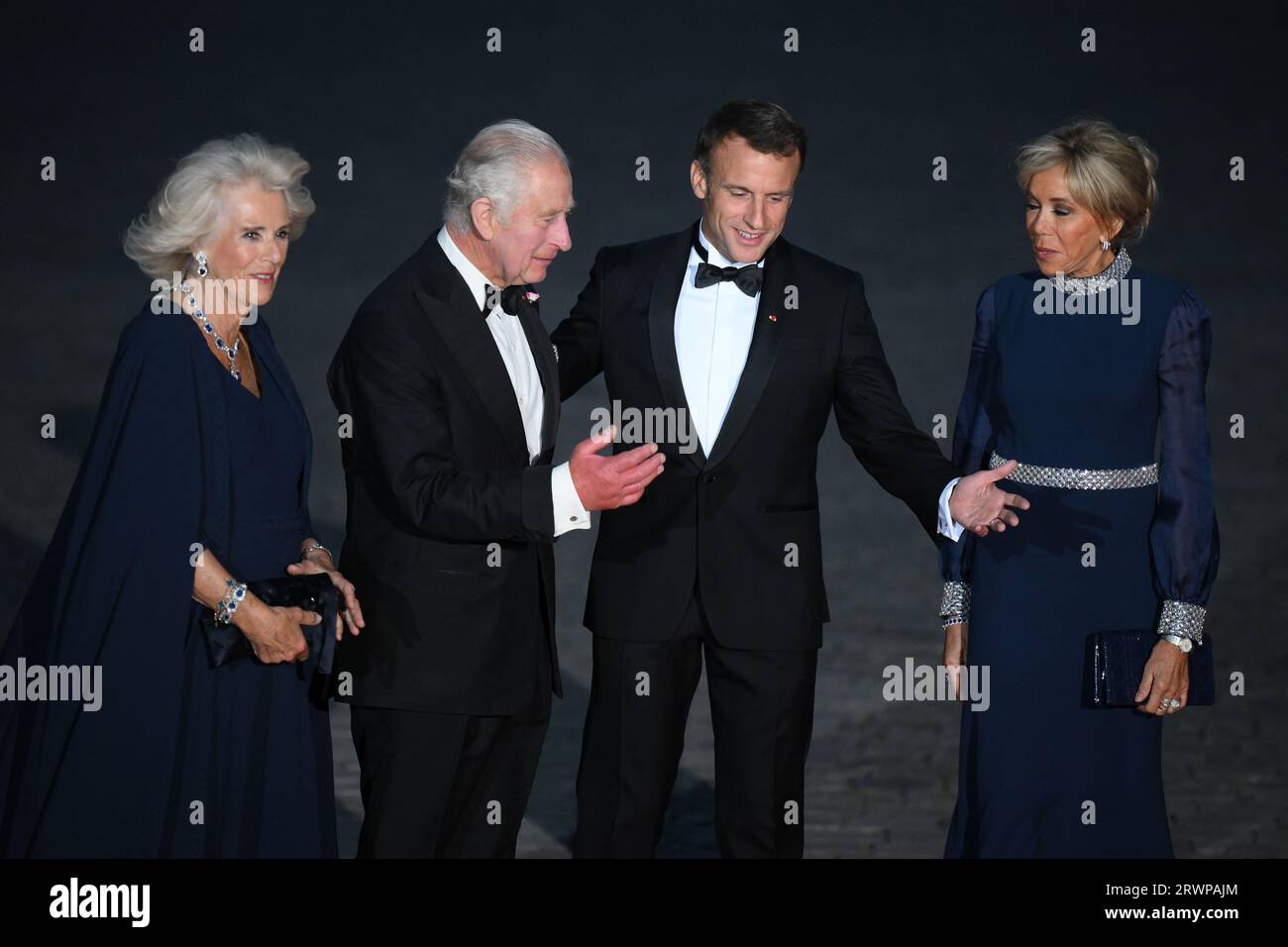 (Von links nach rechts) Königin Camilla, König Karl III., der französische Präsident Emmanuel Macron und Brigitte Macron, die während des Staatsbesuchs in Frankreich am Staatsbankett im Schloss von Versailles in Paris teilnahmen. Bilddatum: Mittwoch, 20. September 2023. Stockfoto