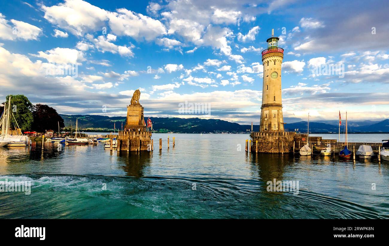 Der alte Hafen von Lindau am Bodensee in Bayern Stockfoto