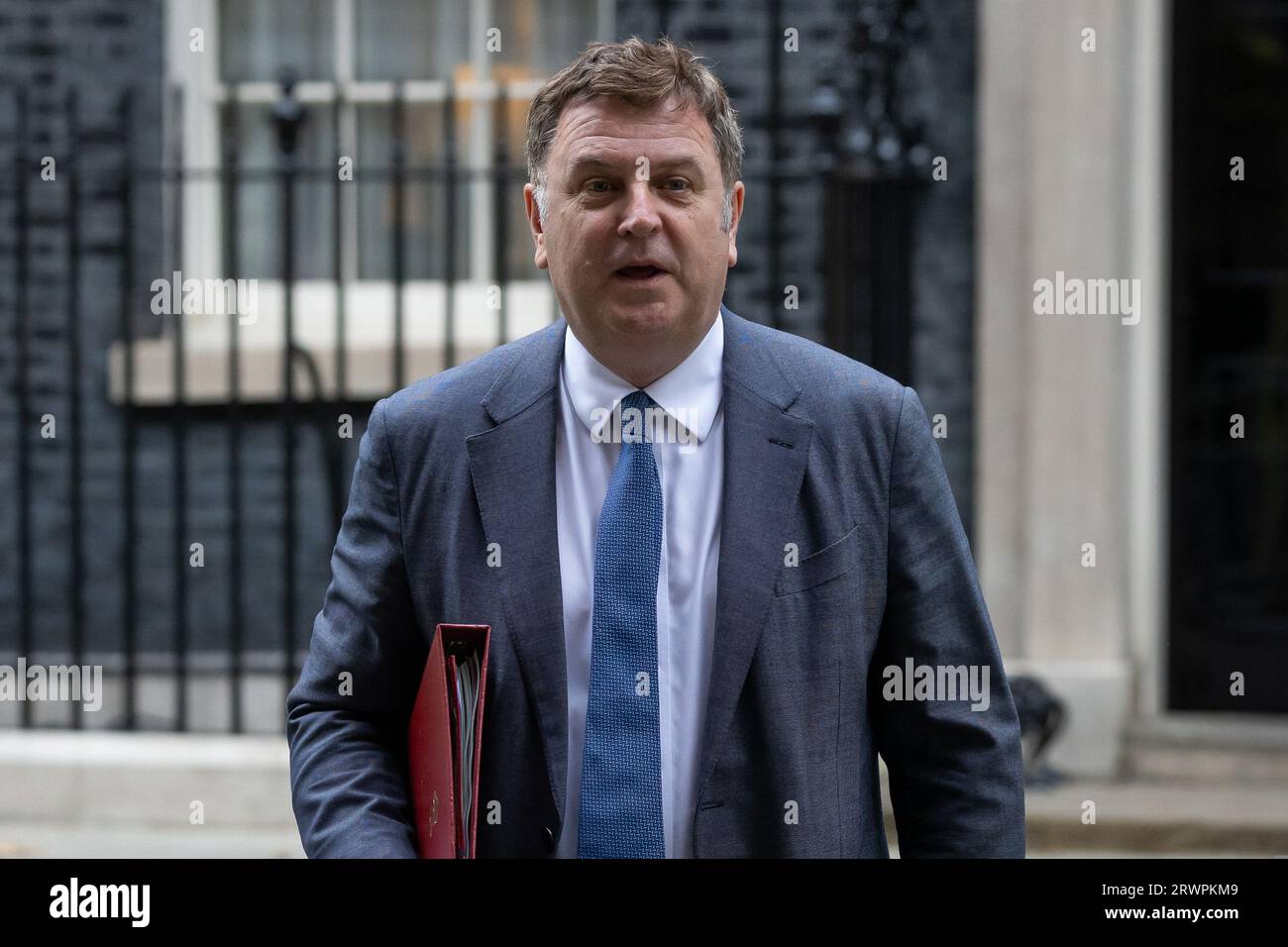 Mel Stride verlässt eine Kabinettssitzung in der Downing Street in London. Stockfoto