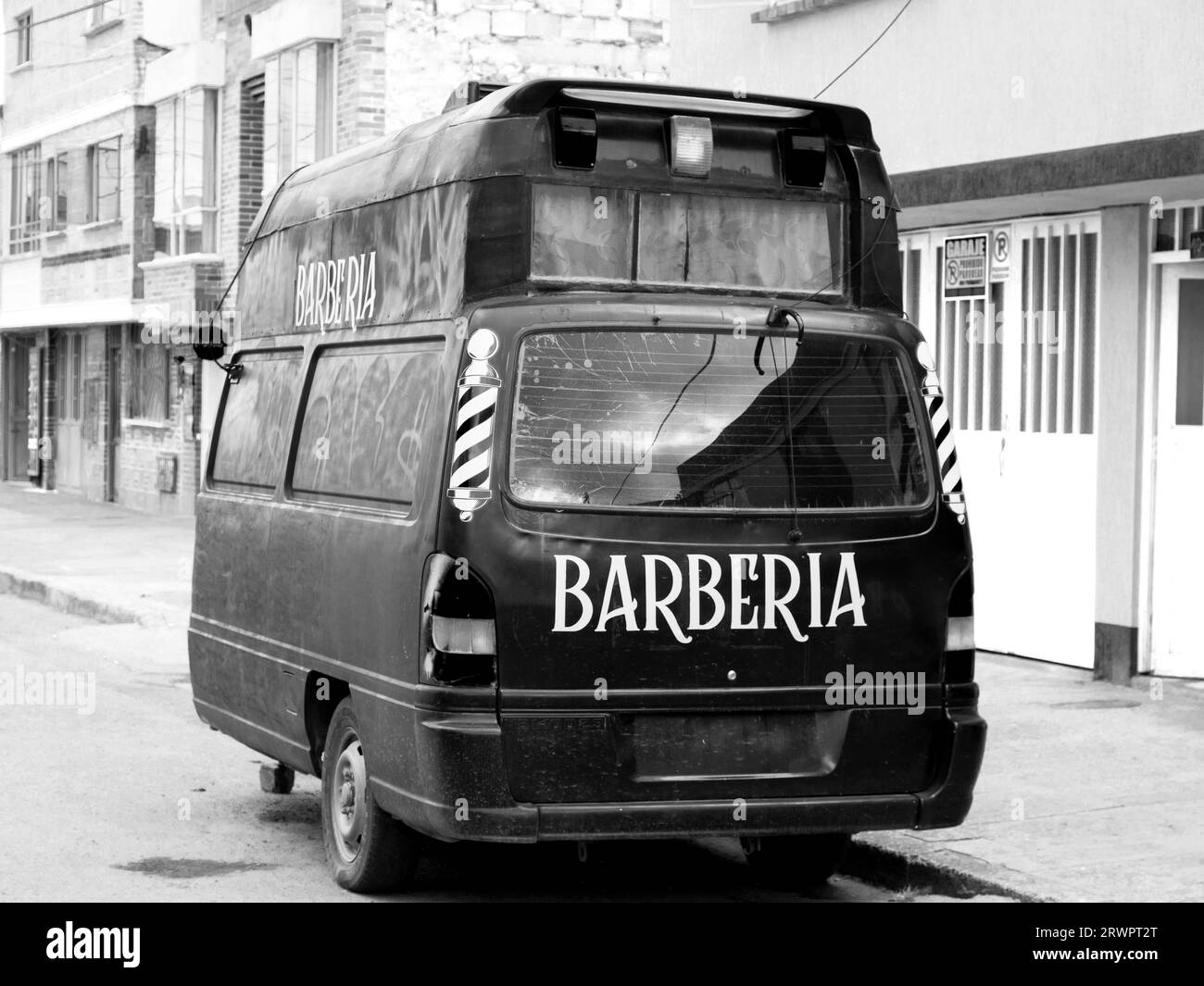 Ein Friseurladen-Van. Tunja, Anden, Kolumbien, Südamerika. Stockfoto