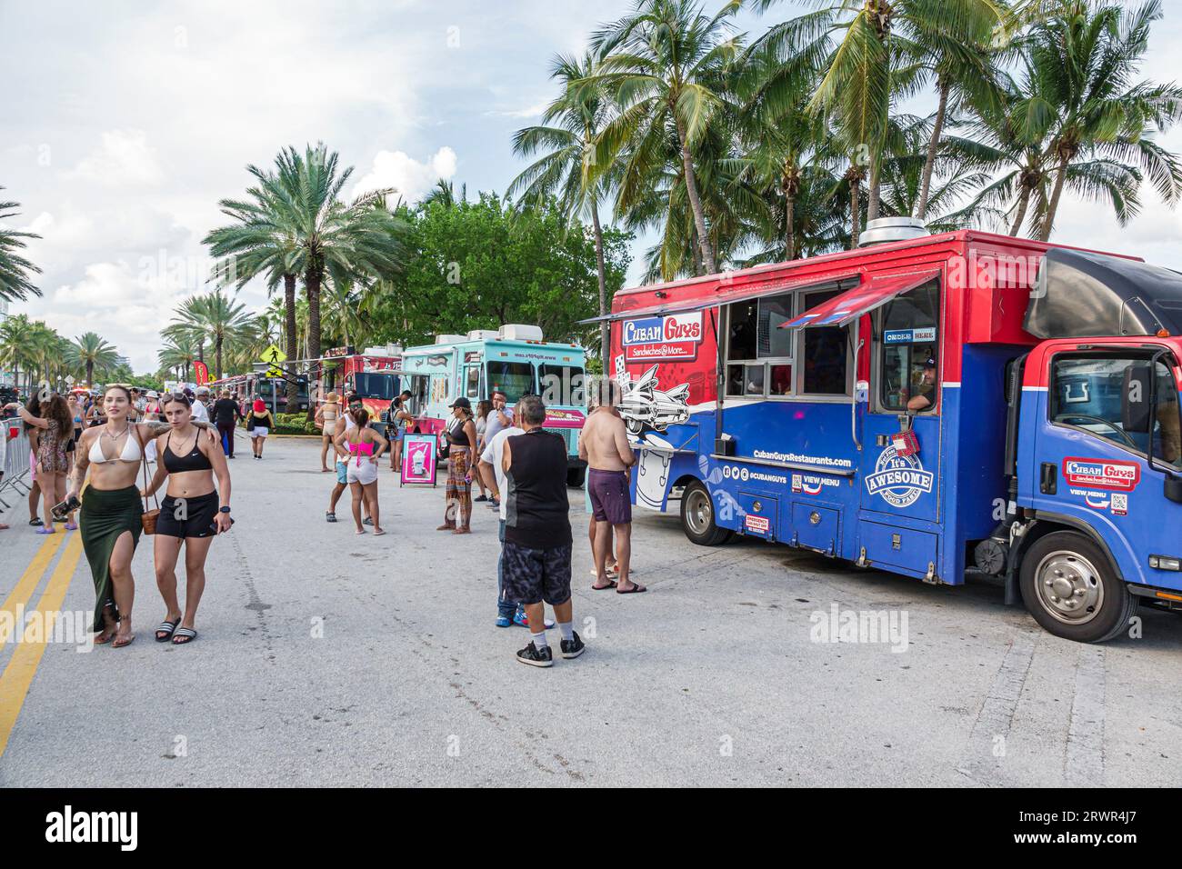 Miami Beach Florida, Ocean Terrace, 4. Juli Feierlichkeiten zum Unabhängigkeitstag, Food Trucks, Mann Männer, Frau Frauen, Dame, adul Stockfoto