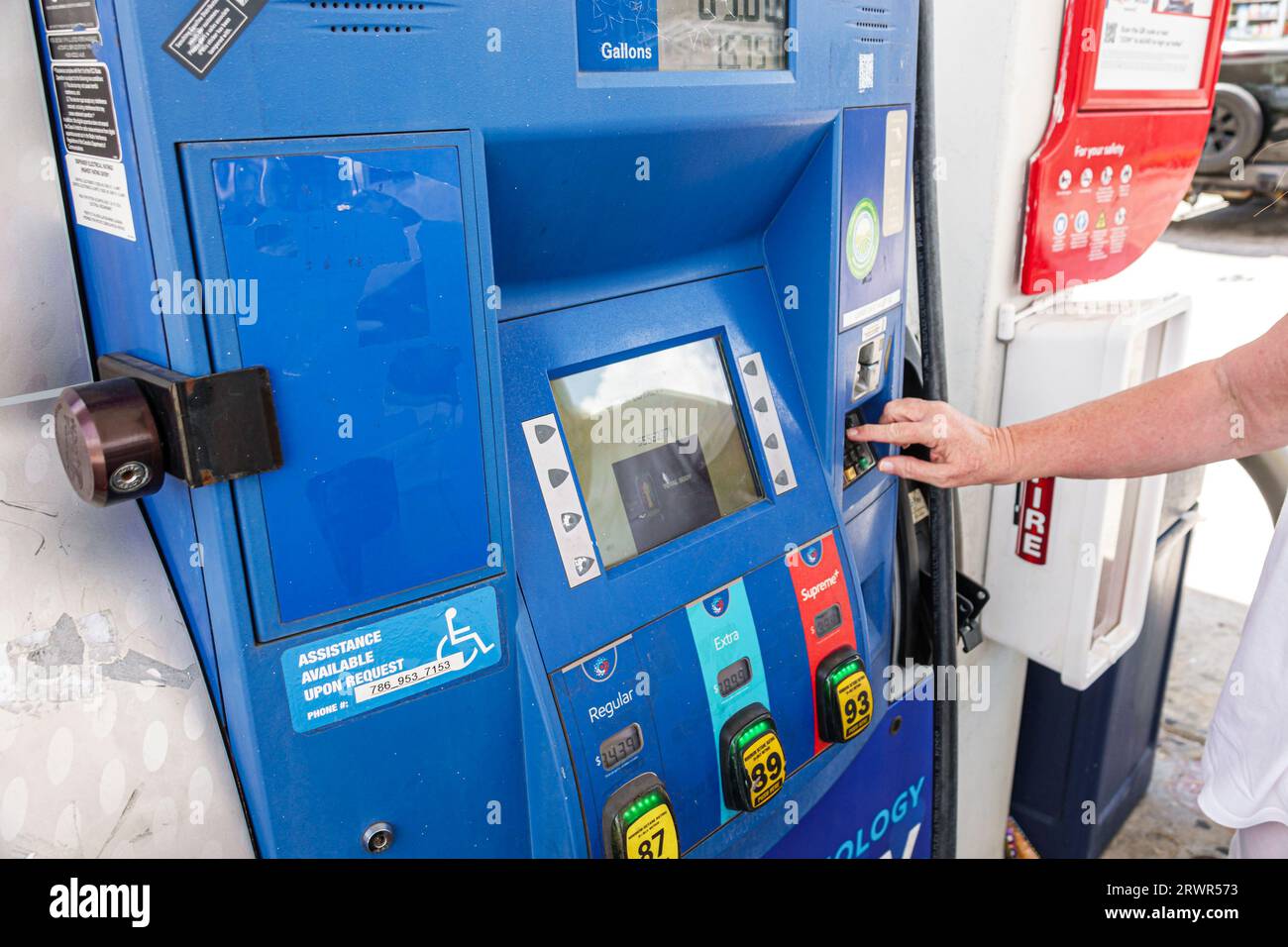 Miami Florida, Tankstelle, reguläre Extra-Superstar, Oktanzahl, Sicherheitsschloss verriegelt Stockfoto