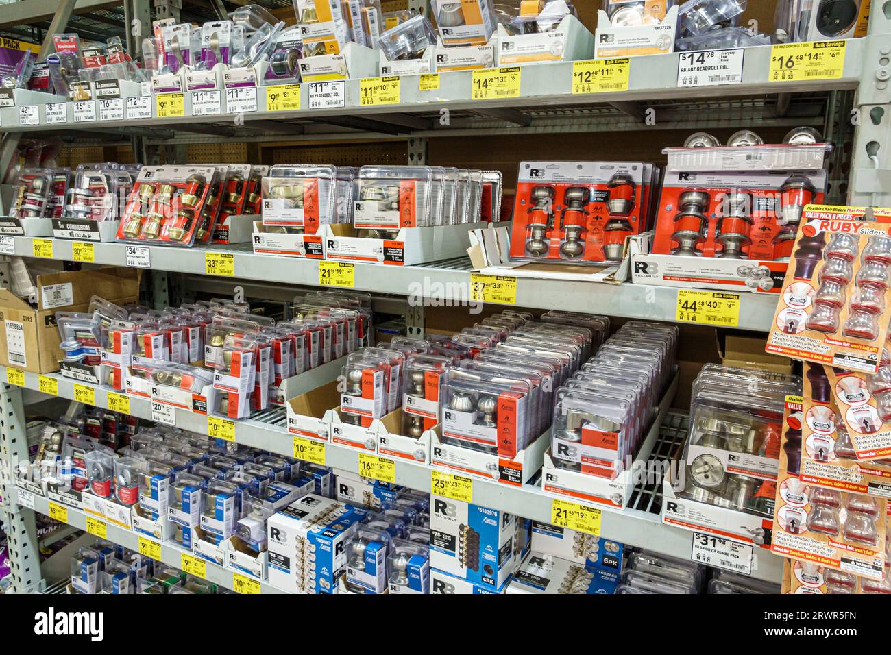 Miami Hialeah Florida, Lowe's Home Improvement, Hardware Big Box Store, Innenbereich, Ausstellungsverkauf, Einzelhandelsfläche, Regale, Geschäft Geschäfte b Stockfoto