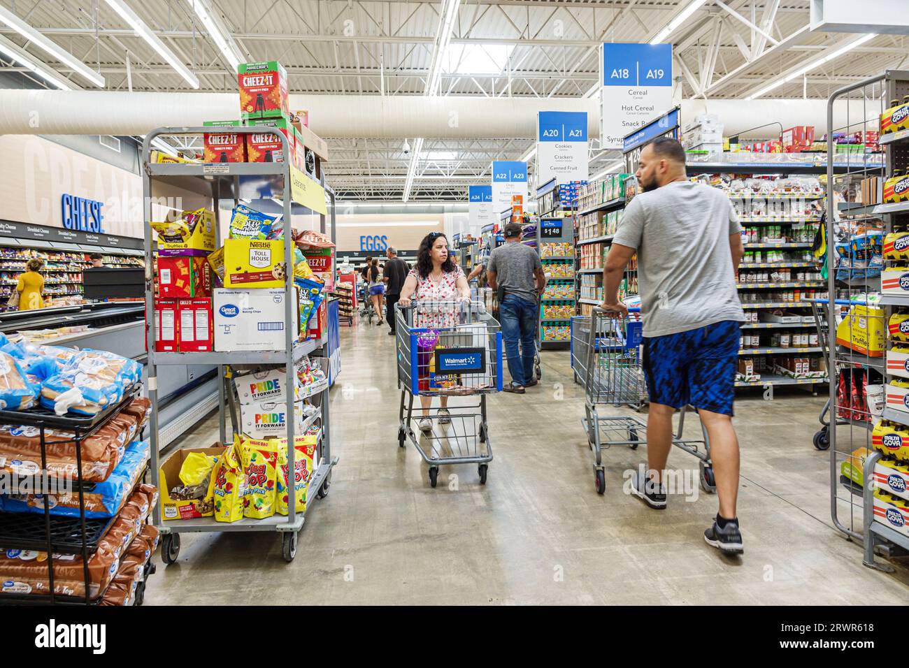 Miami Hialeah Gardens Florida, Walmart Supercenter im Innenbereich, Discount Kaufhaus, Geschäfte Geschäfte Geschäfte Kaufmannsmärkte Stockfoto