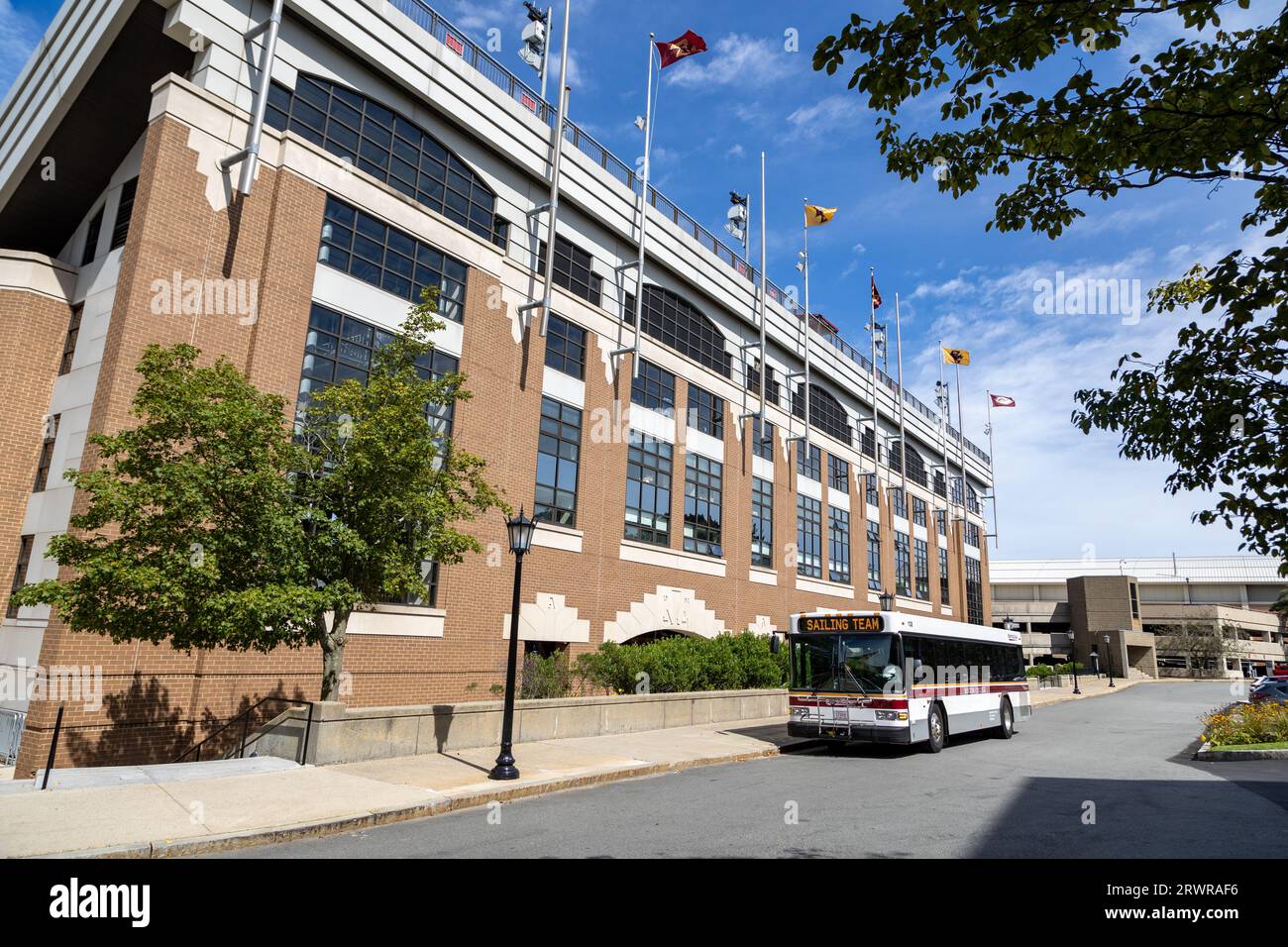 Newton, MA - 15. September 2023: Das Alumni Stadium ist die Heimat des Fußballteams Boston College Eagles. Stockfoto