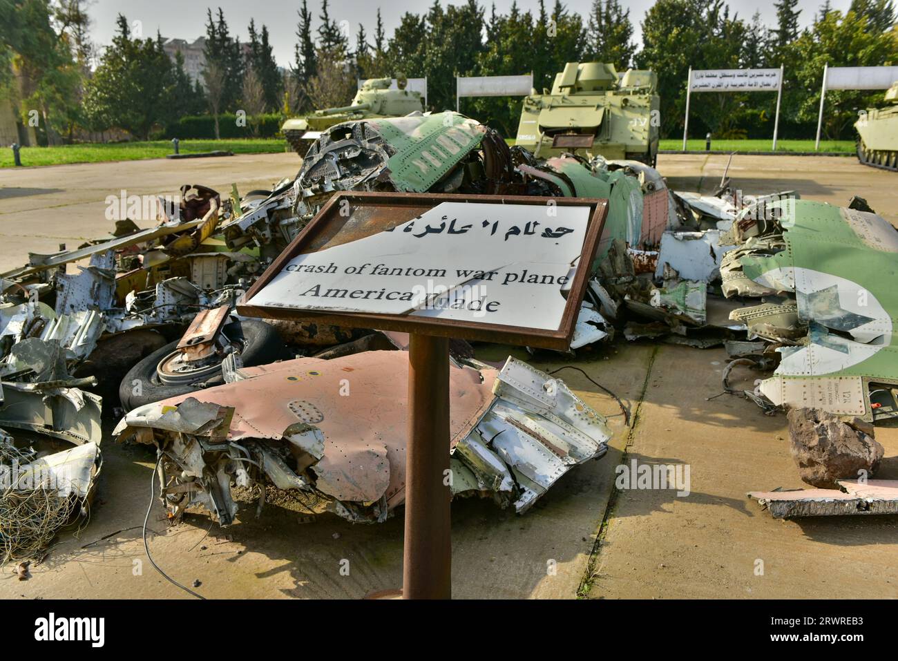 Wrack von McDonnell Douglas F-4 Phantom II vor dem Oktober war Panorama in Damaskus, Syrien Stockfoto