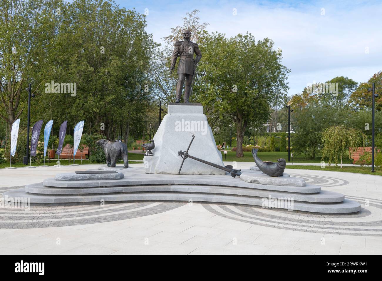 KRONSTADT, RUSSLAND - 16. SEPTEMBER 2023: Denkmal für den russischen Navigator, Polarforscher, Gründer der Russischen Geographischen Gesellschaft F.P. Litke Stockfoto