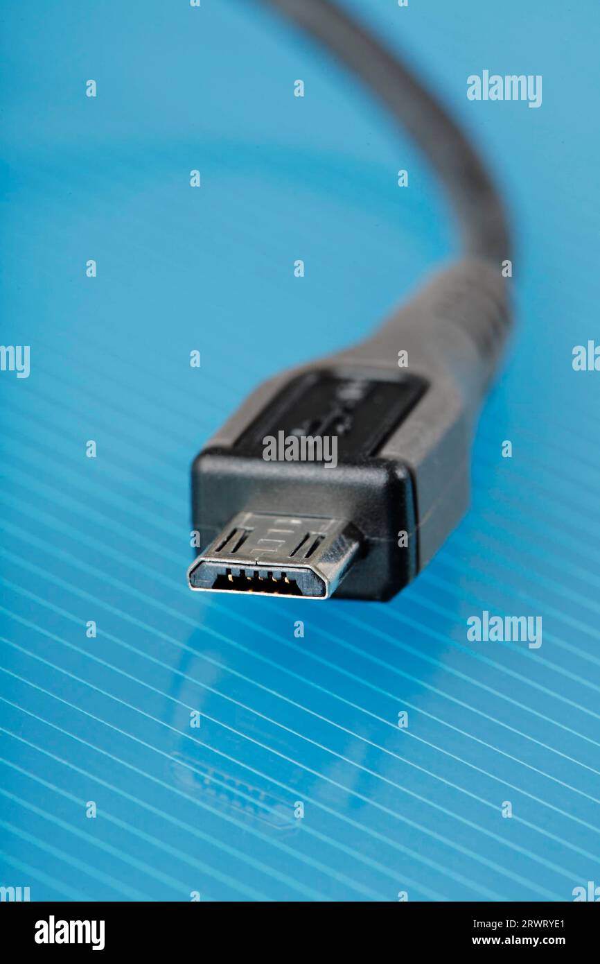 Micro-USB-Kabelanschluss, der in Mobiltelefonen für Strom und Daten verwendet wird Stockfoto